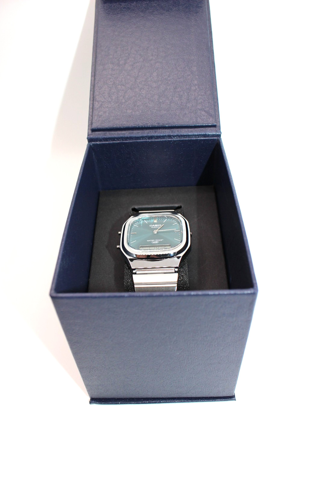 CASIO AQ-240E-3AJF Classic Series Digital Analog Watch Green Retro Modern 2025