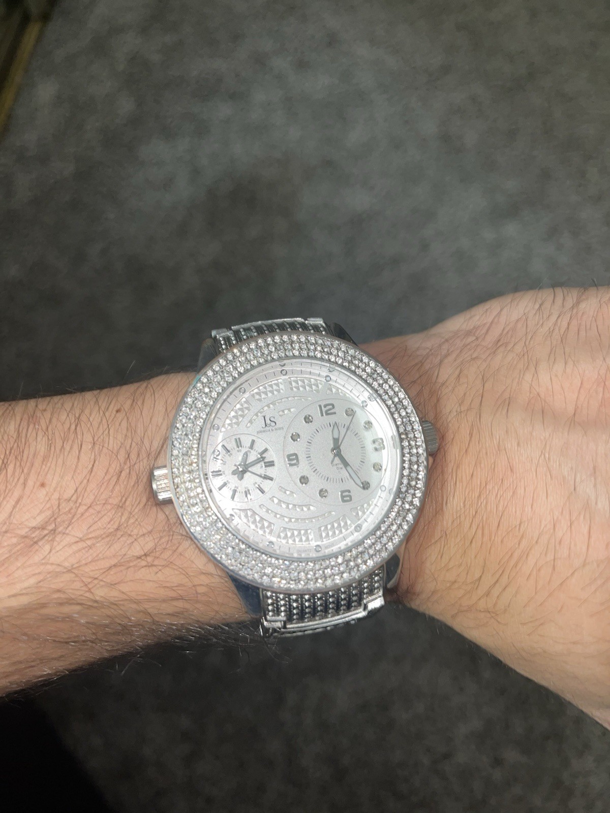 Joshua & Sons Men’s Quartz Silver-Tone Analog Gemmed Bezel Metal Bracelet