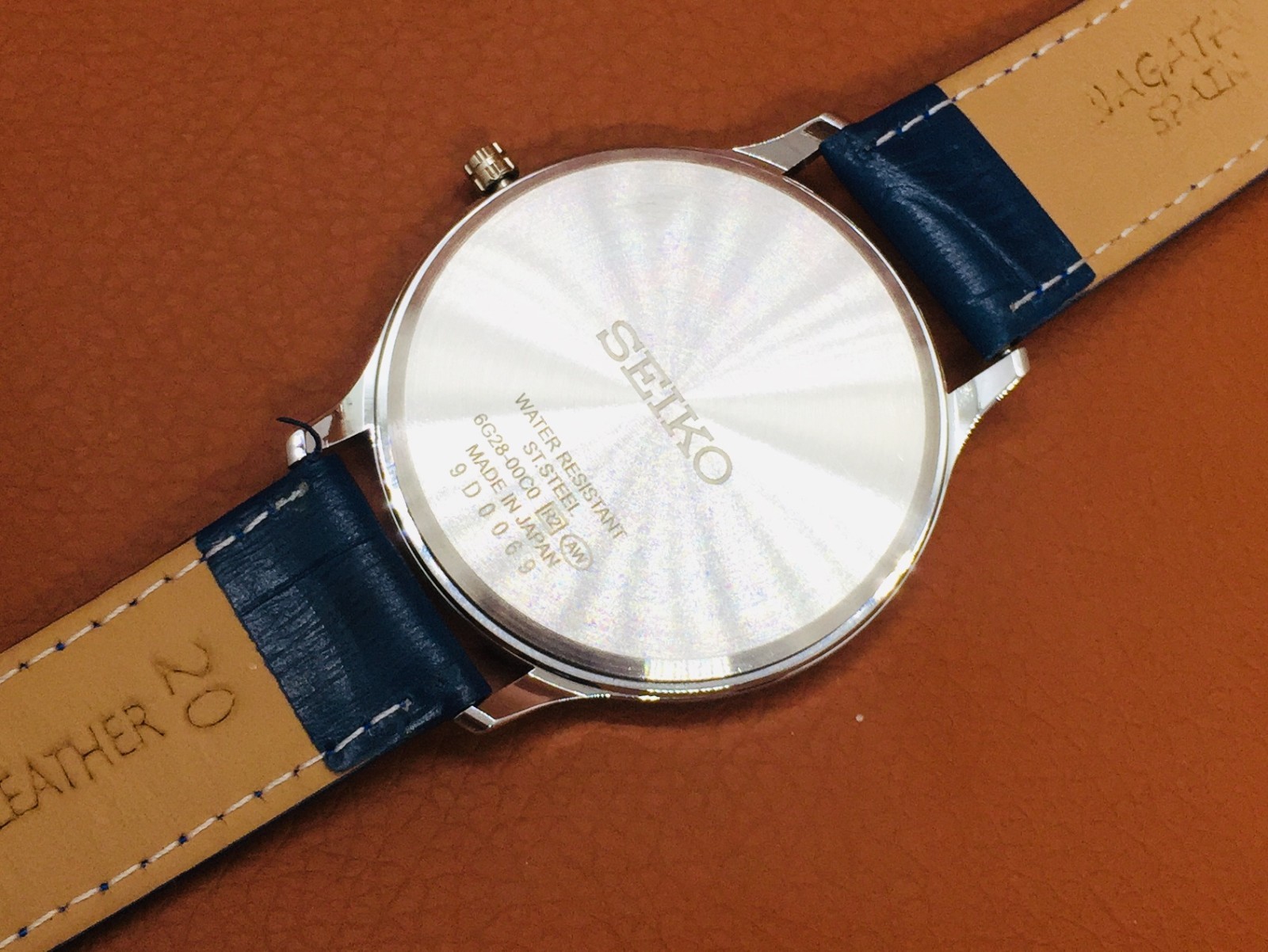 Vintage Seiko Quartz Round Sub Second Blue Dial Blue Leather Band Wrist Watch