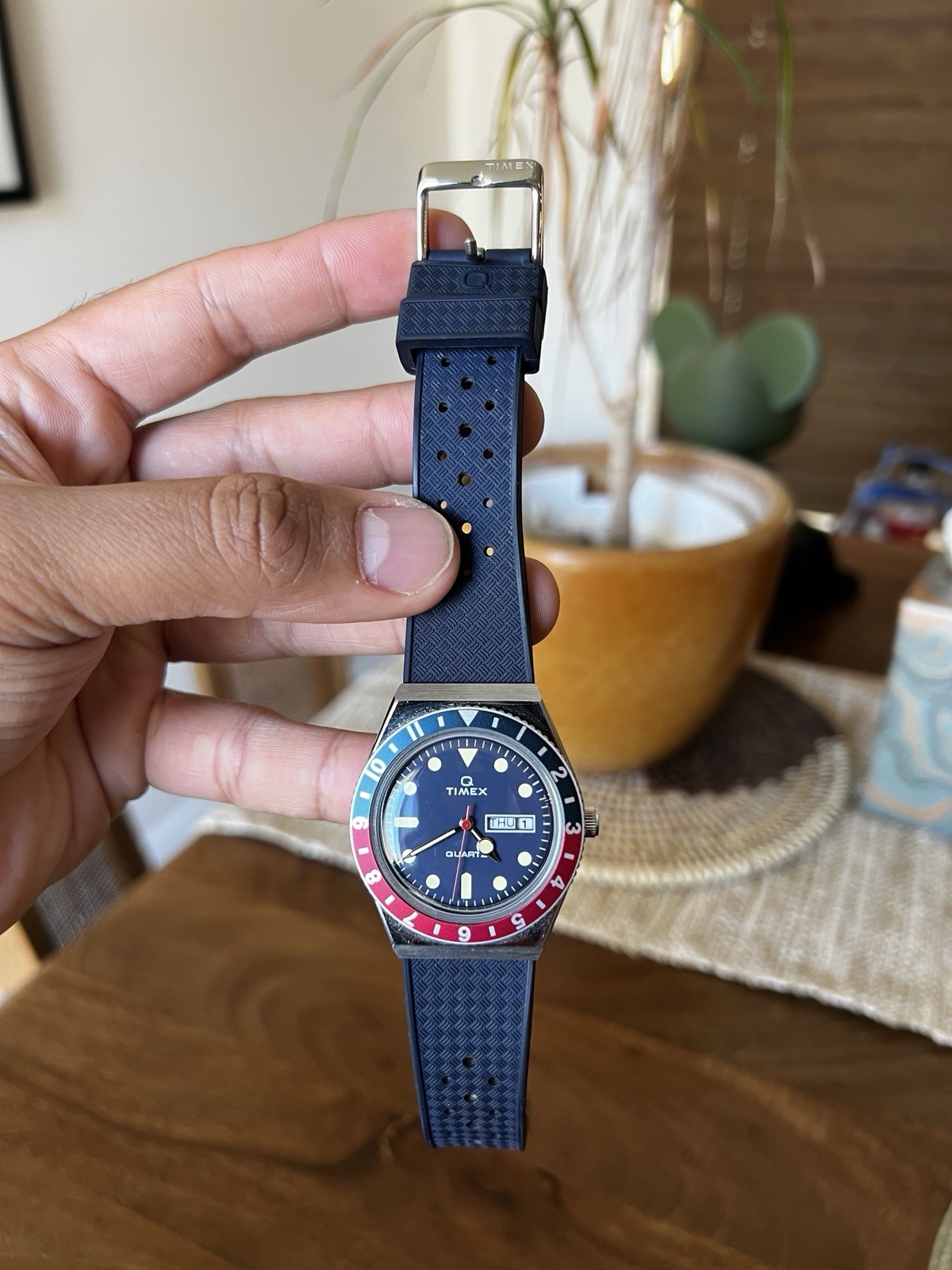 Q Timex Pepsi Bezel Quartz Watch TW2V32100 Vintage Style Rubber Signed Strap