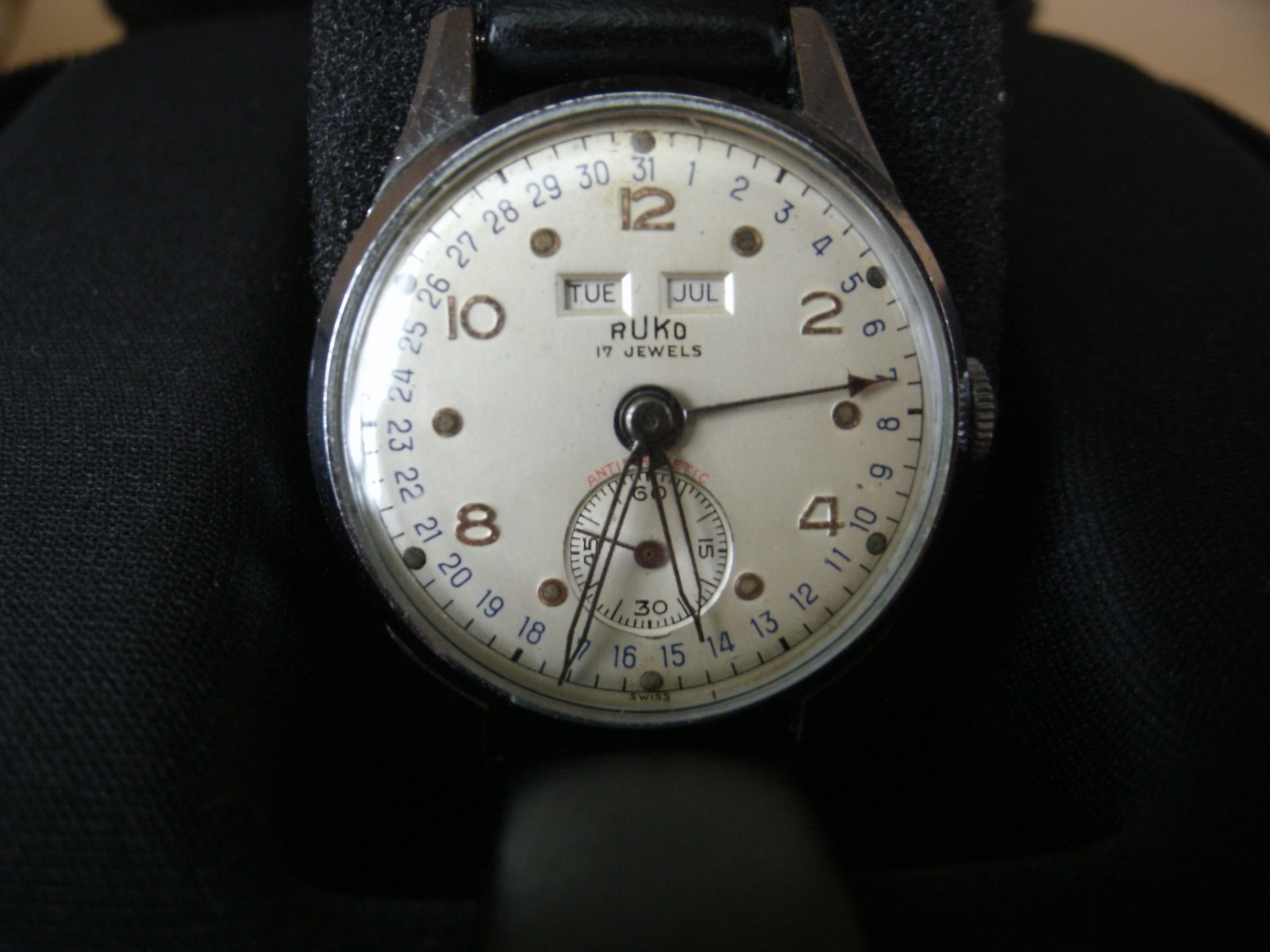 1950s Swiss Ruko triple calendar in working condition and keeping time