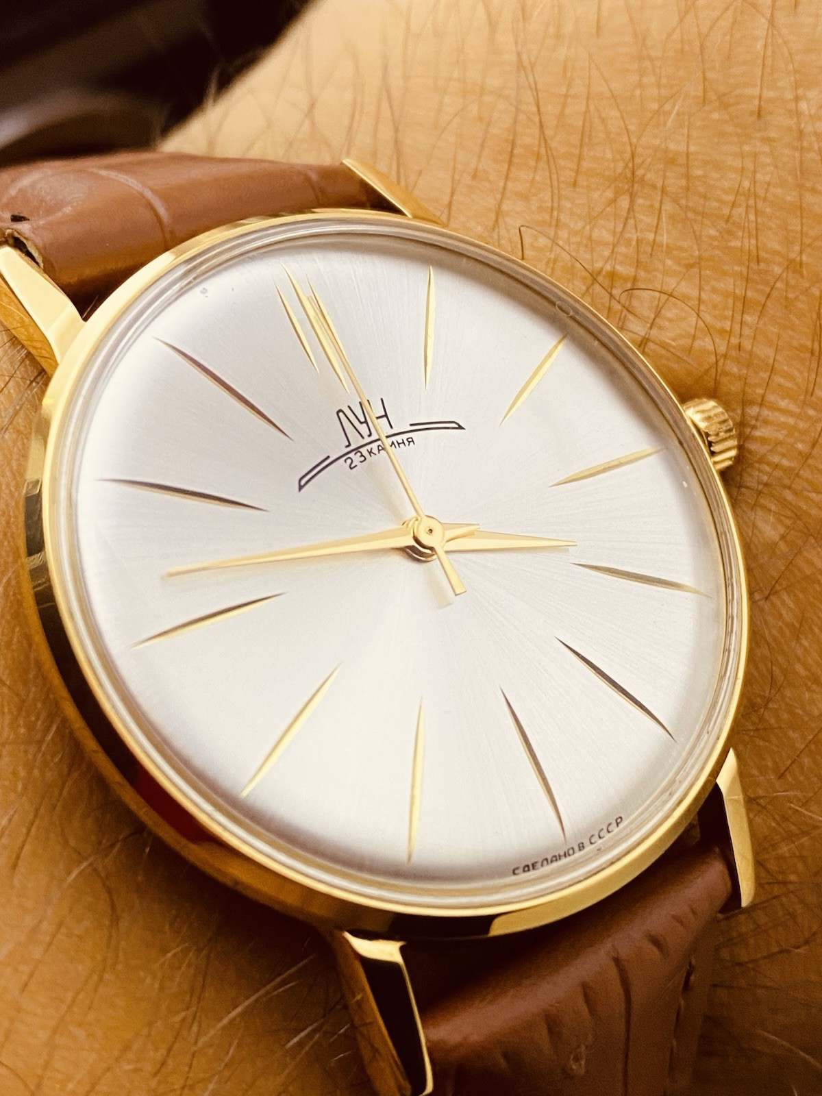 Luch de Luxe Ultra Slim Wrist Watch Soviet Men’s Vintage Mechanical Watch USSR