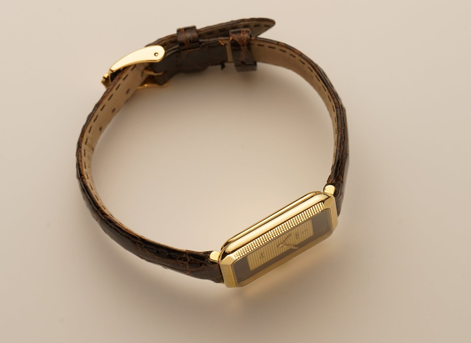 Corum 26mm Vintage Dress 18k Yellow Gold Hobnail Dial