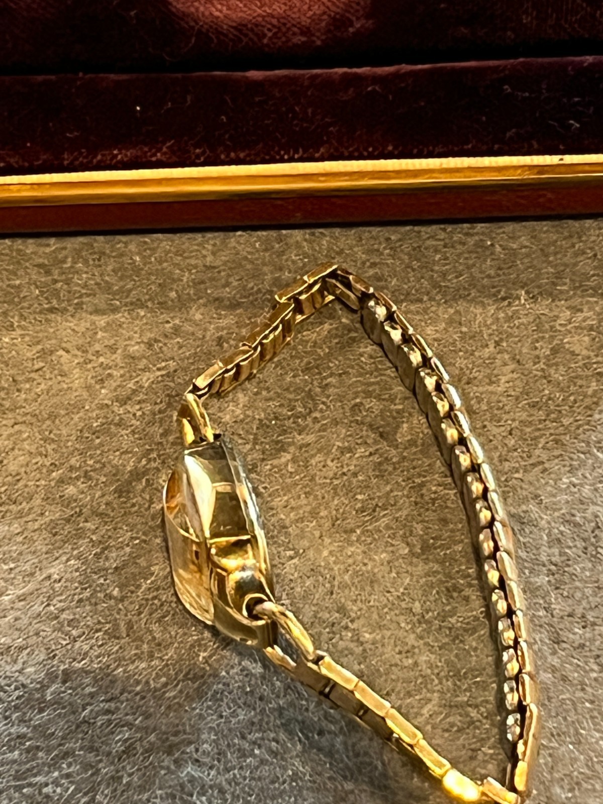 Vintage Late 1940s/1950s Elgin DeLuxe Ladies Tank Watch – 10K Gold Filled Casing