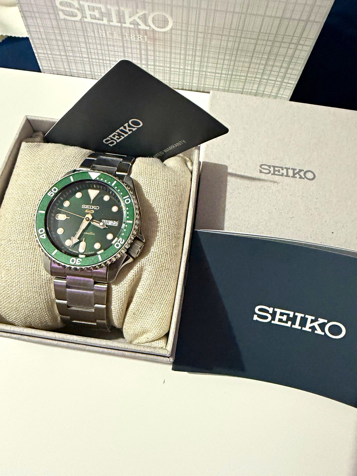 Seiko 5 Sports Automatic Men’s Watch Green Dial Green Rotating Bezel SS Full set