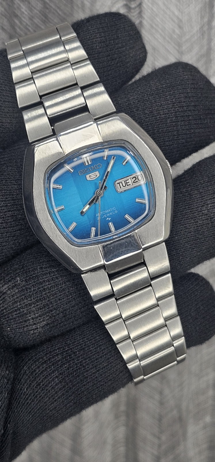vintage Seiko 5 automatic 7019-5100 day/Date Blue Dial Men’s Wrist Watch