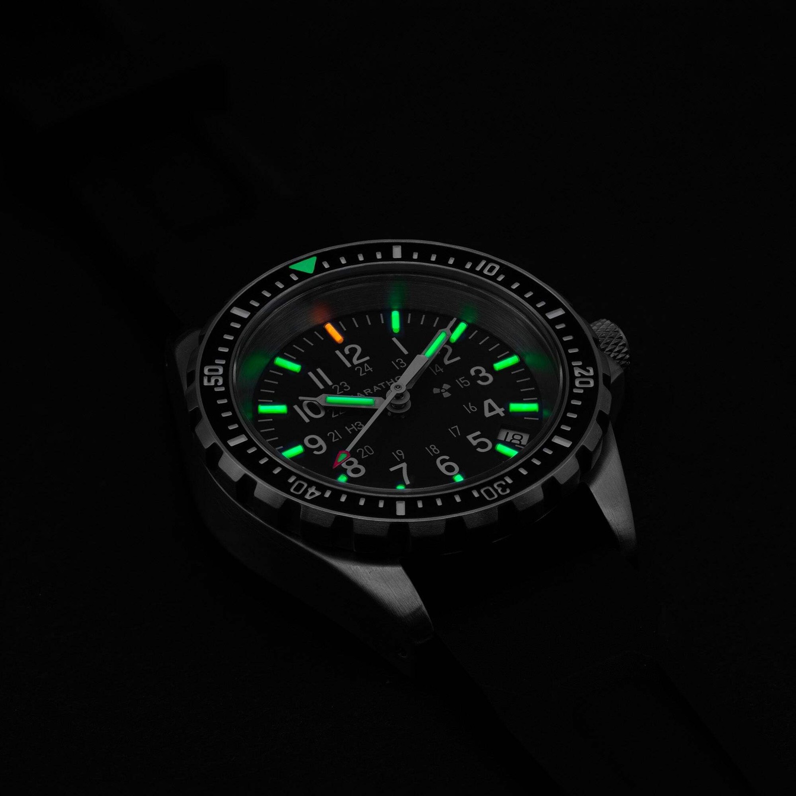Divers Auto Medium Search and Rescue Quartz Black NGM/Rubber | Matte Black Dial