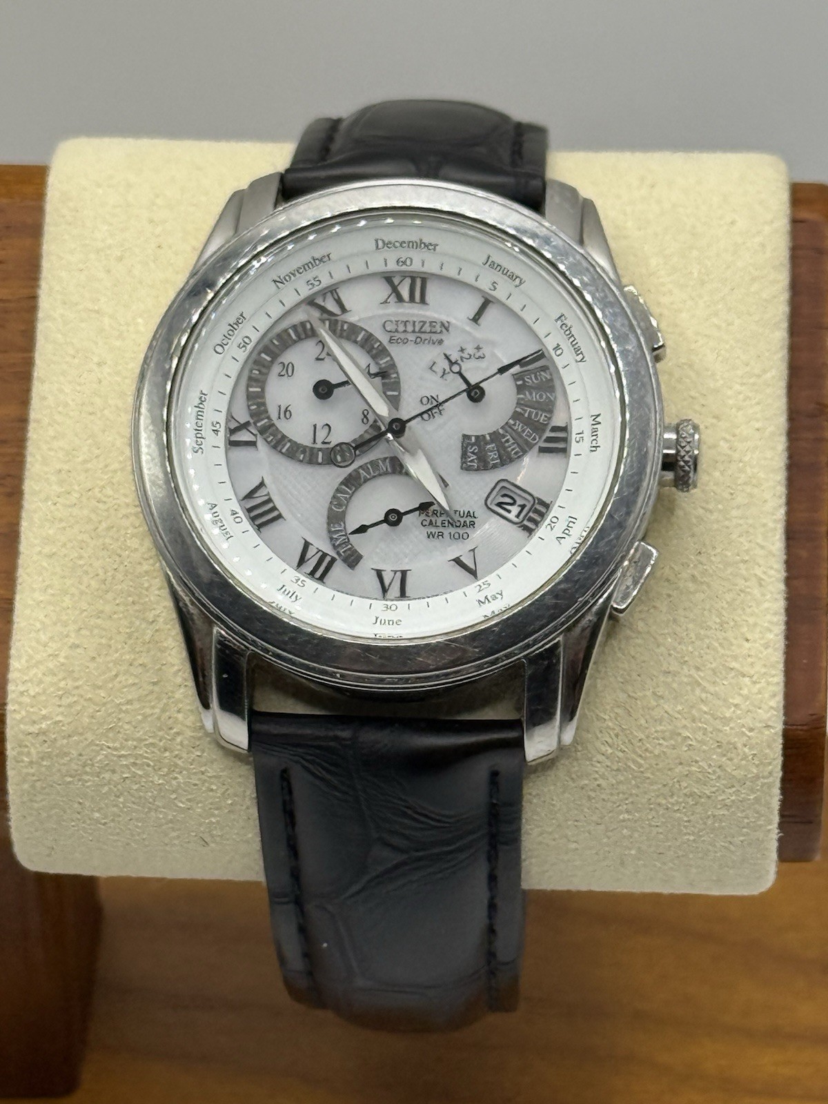 CITIZEN 8700 ECO-DRIVE QUARTZ PERPETUAL CALENDAR DAY/DATE WR100 LEATHER STRAP