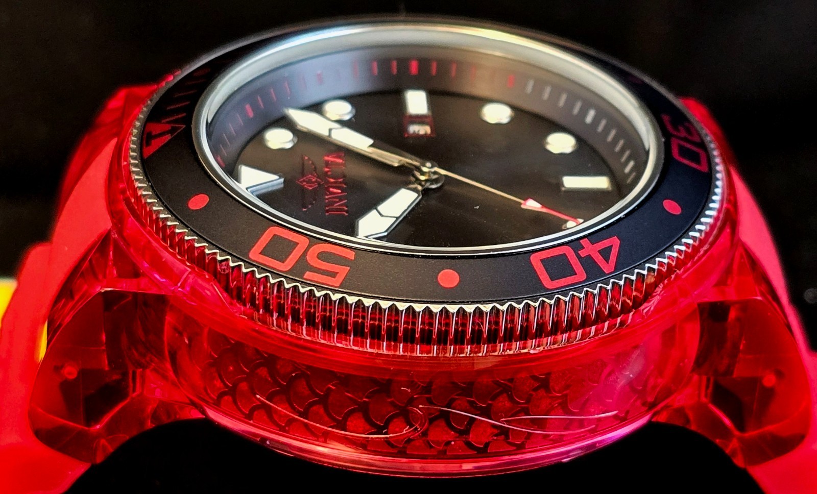 Invicta Pro Diver Men’s Watch Quartz 51.5mm Transparent Burgundy 32329