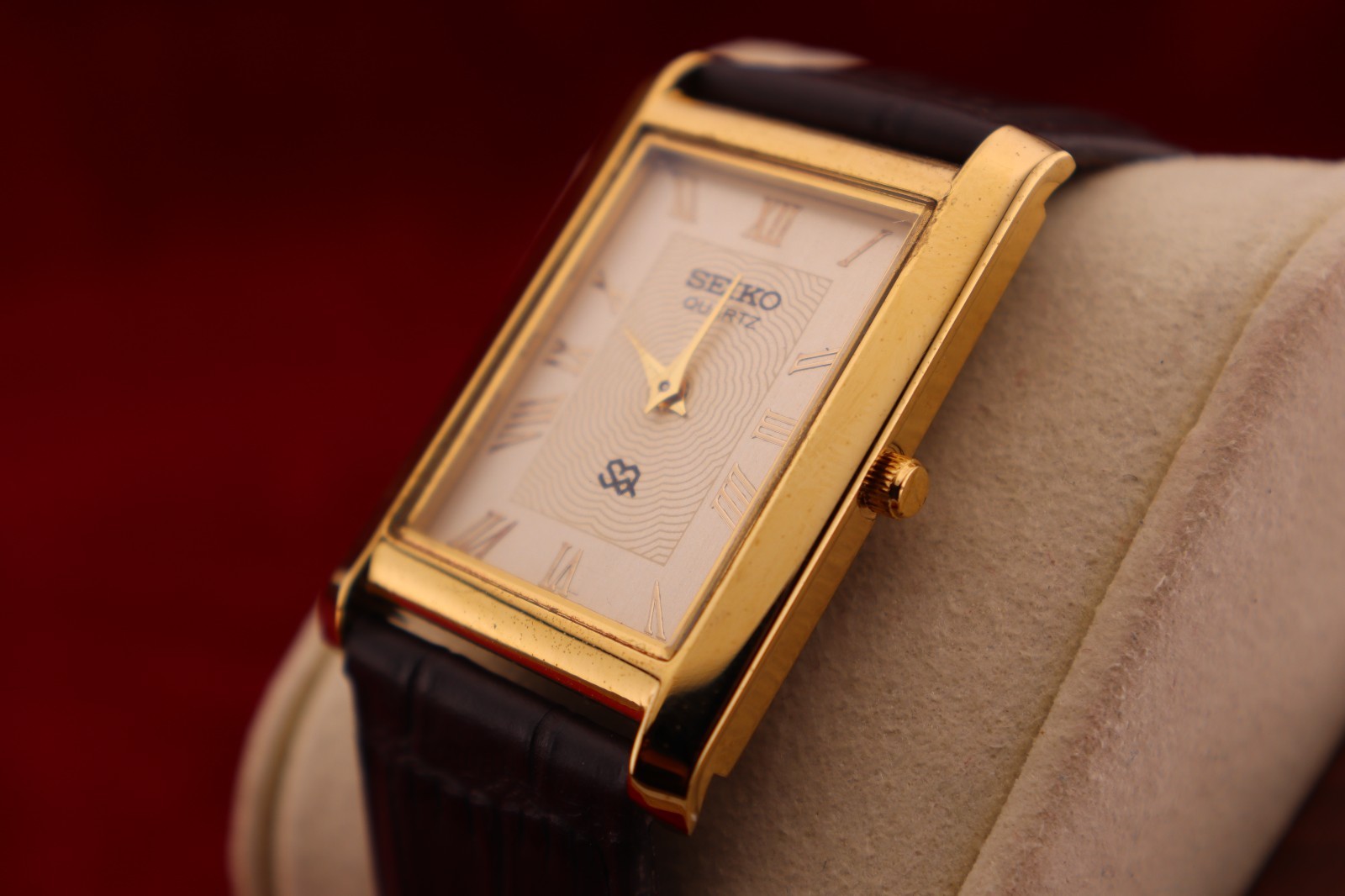 ⌚✨ Vintage Seiko Slim Quartz Gentlemen’s Gold Dial ,Dark Brown Dress Watch