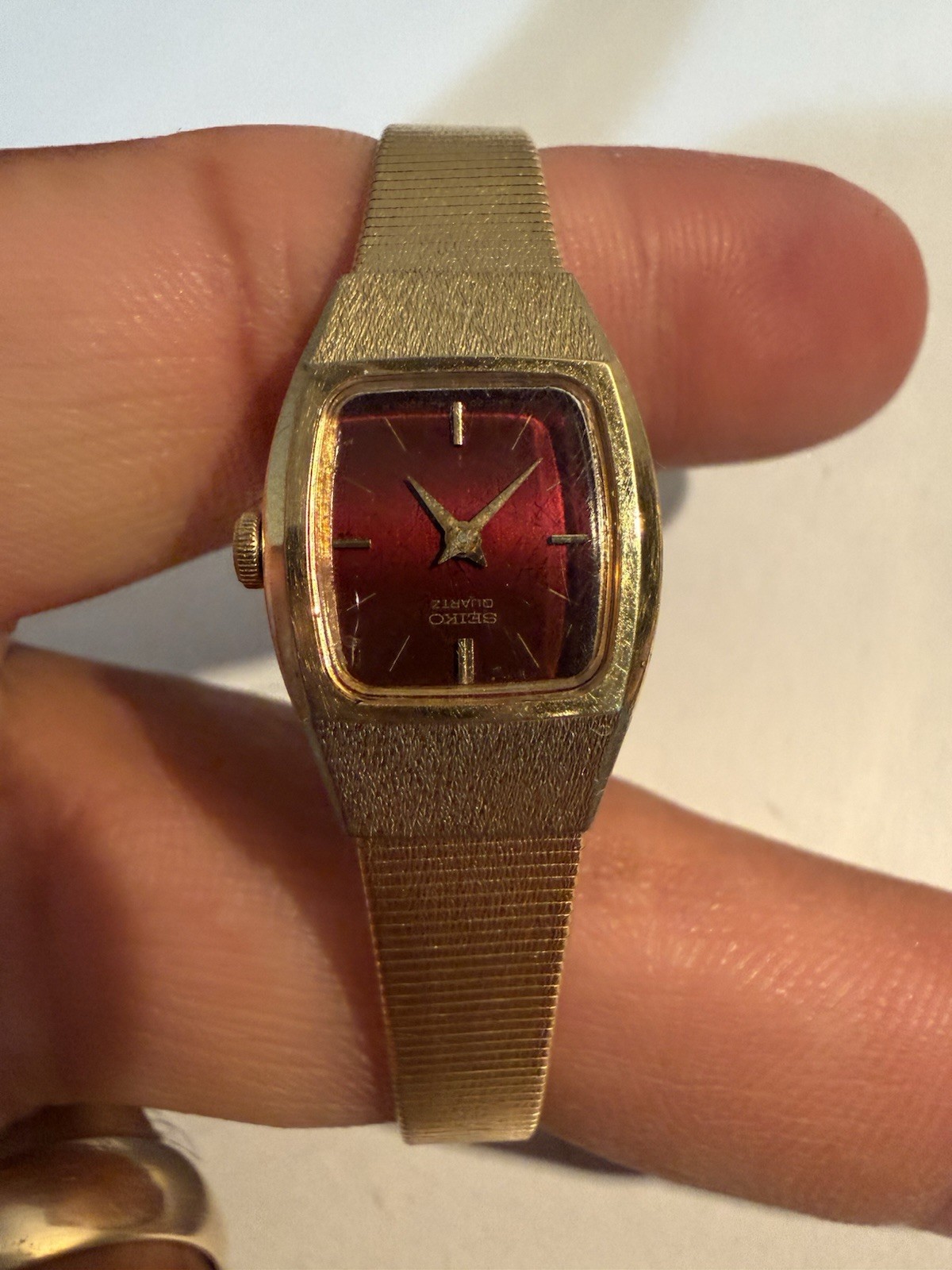 Seiko Quartz Women’s Vintage 1970s Red Dial Gold Tone Square Bracelet Watch no b