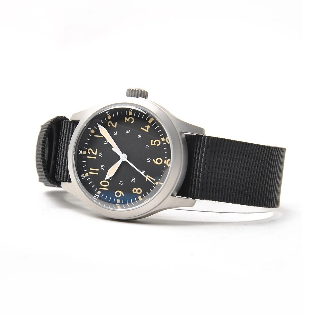 A-17 US 1950s Korean War Pattern Military Watch with 330ft/100m Water Resistance
