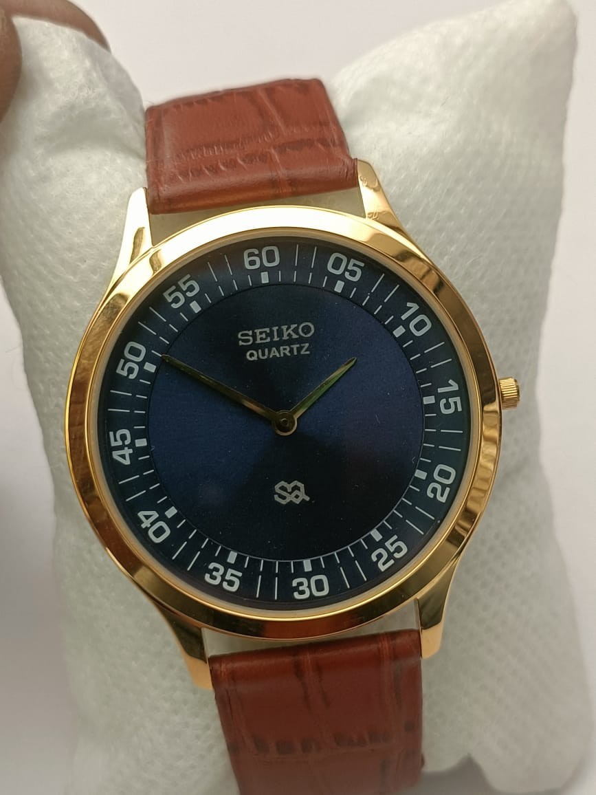 Vintage Seiko Quartz Japan Made Blue Dial Men’s Wrist Watch Looking Good