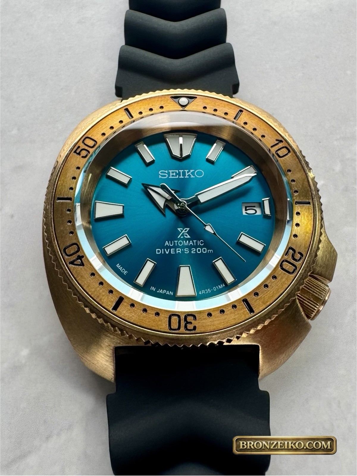 Bronze Turtle Automatic Dive Watch – Seiko NH35 Movement – navy blue lagoon
