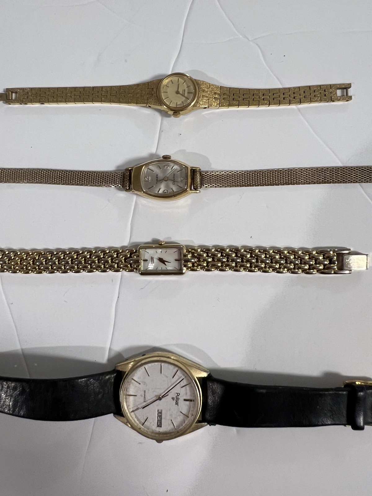 FOUR VTG ESTATE WATCHES – WOMEN’S WATCHES ELEGANT VINTAGE