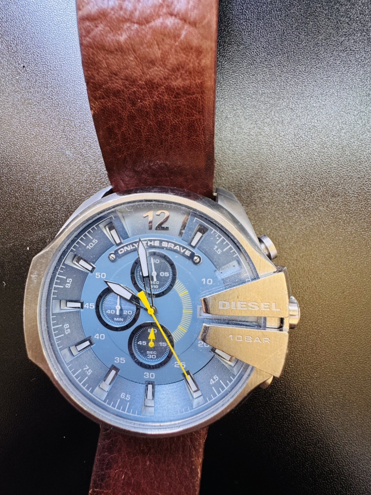 Diesel Original DZ4281 Mega Chief Men’s Silver Brown Leather Strap Watch 51mm