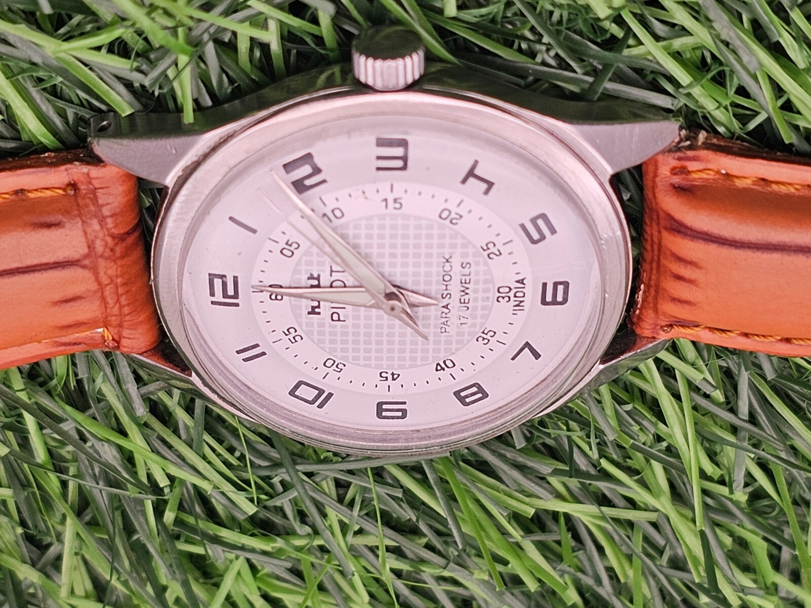 Beautiful Mens HMT Pilot Parashock Mechanical Wind 17J Watch White Dial