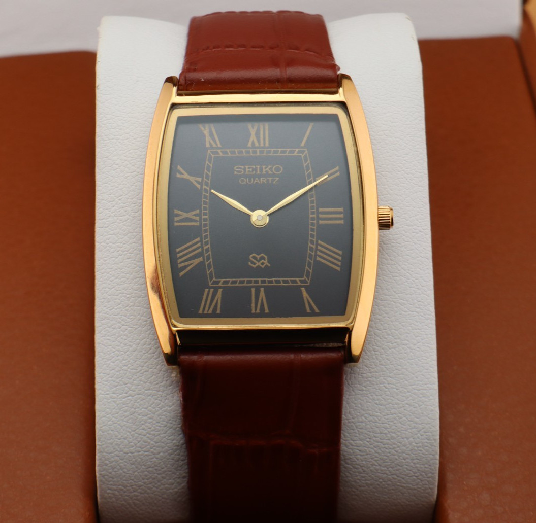 Vintage Seiko Slim Quartz Men’s Wrist Watch Black Dial with Light Brown Strap.