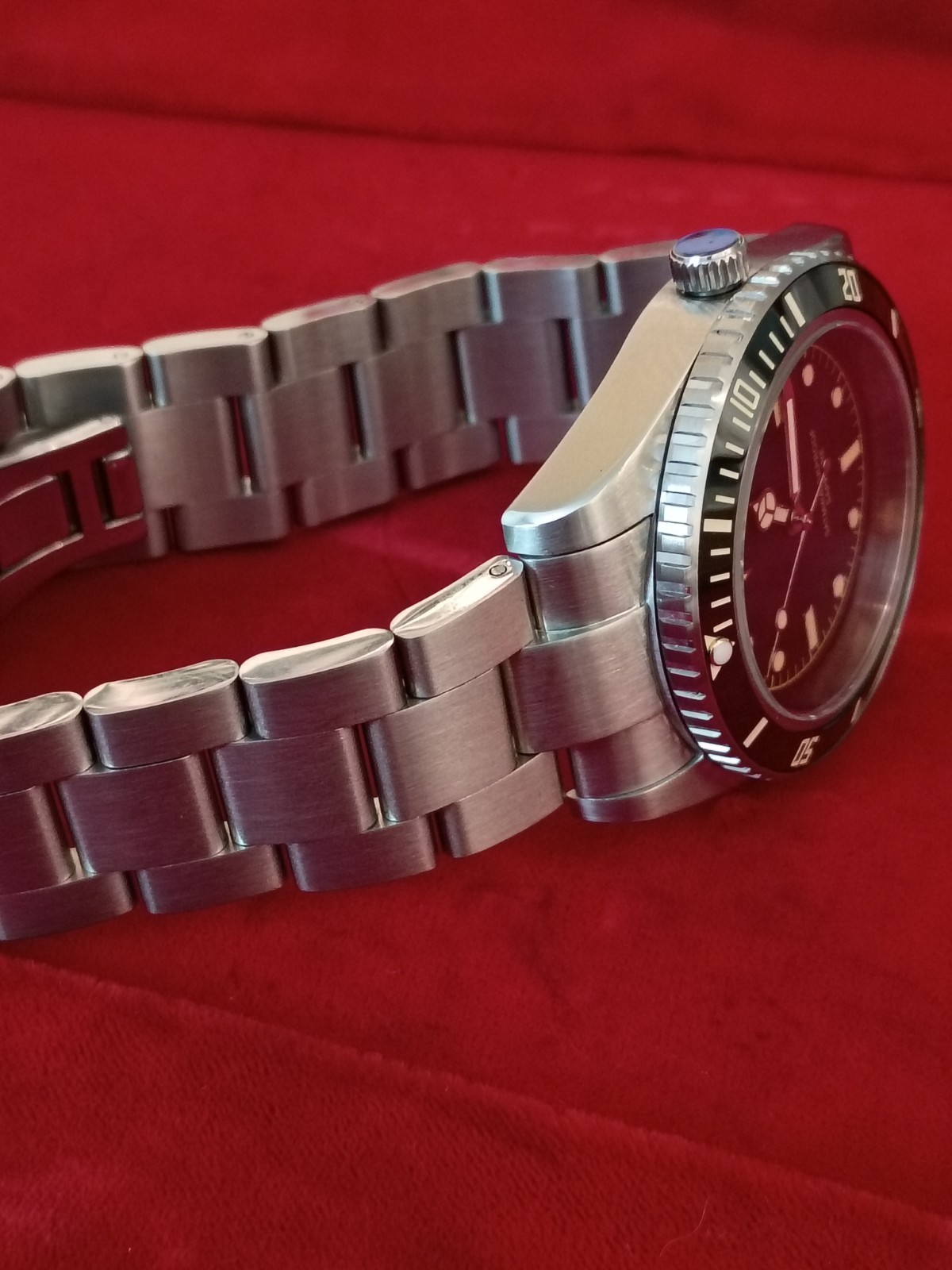 citizen movement stainless steel dive watch Japan sapphire glass screw crown