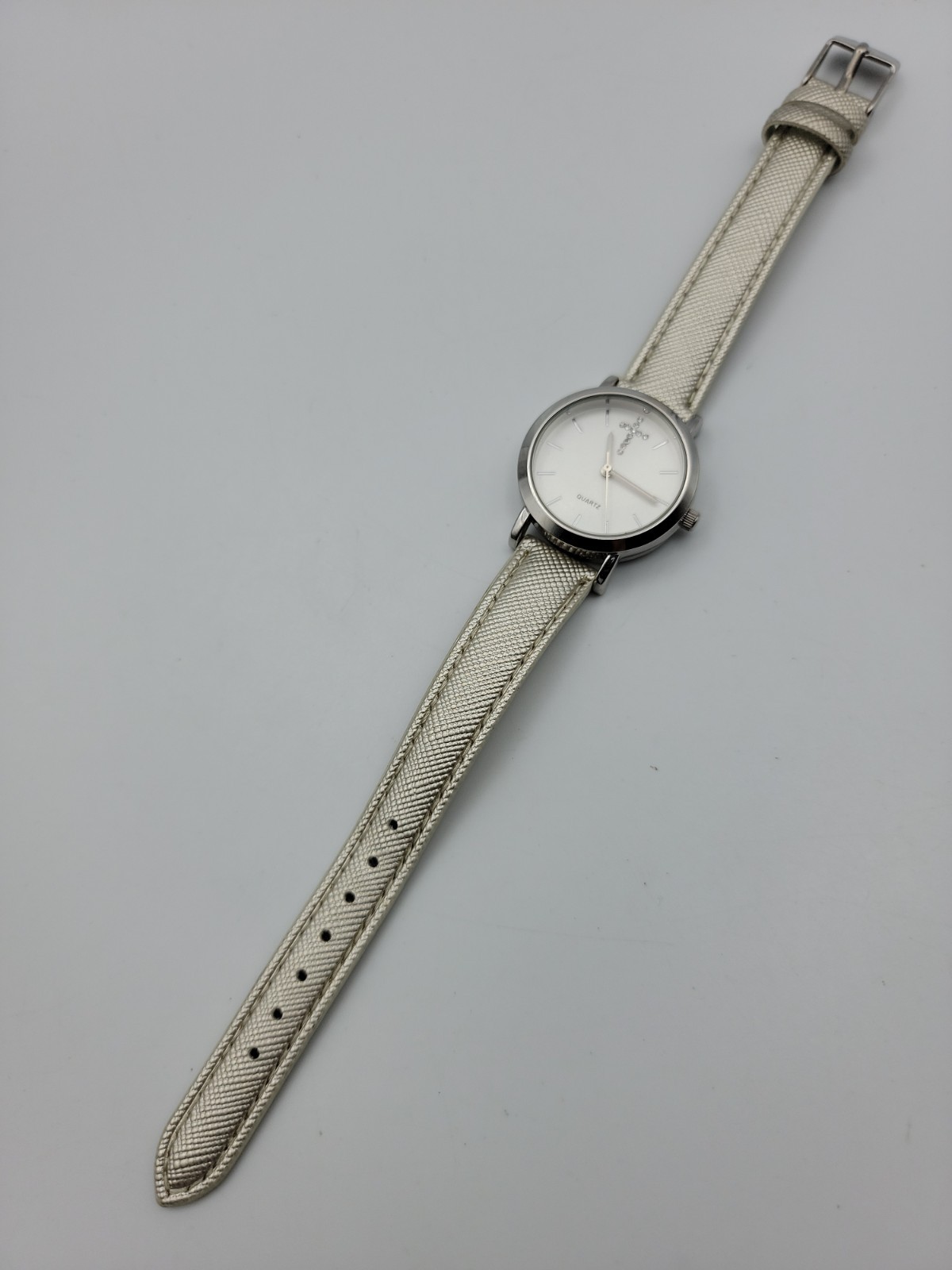 Women Quartz Watch 30mm Cross Dial Silver Synthetic Leather Band 5.76″-7.5″,Runs