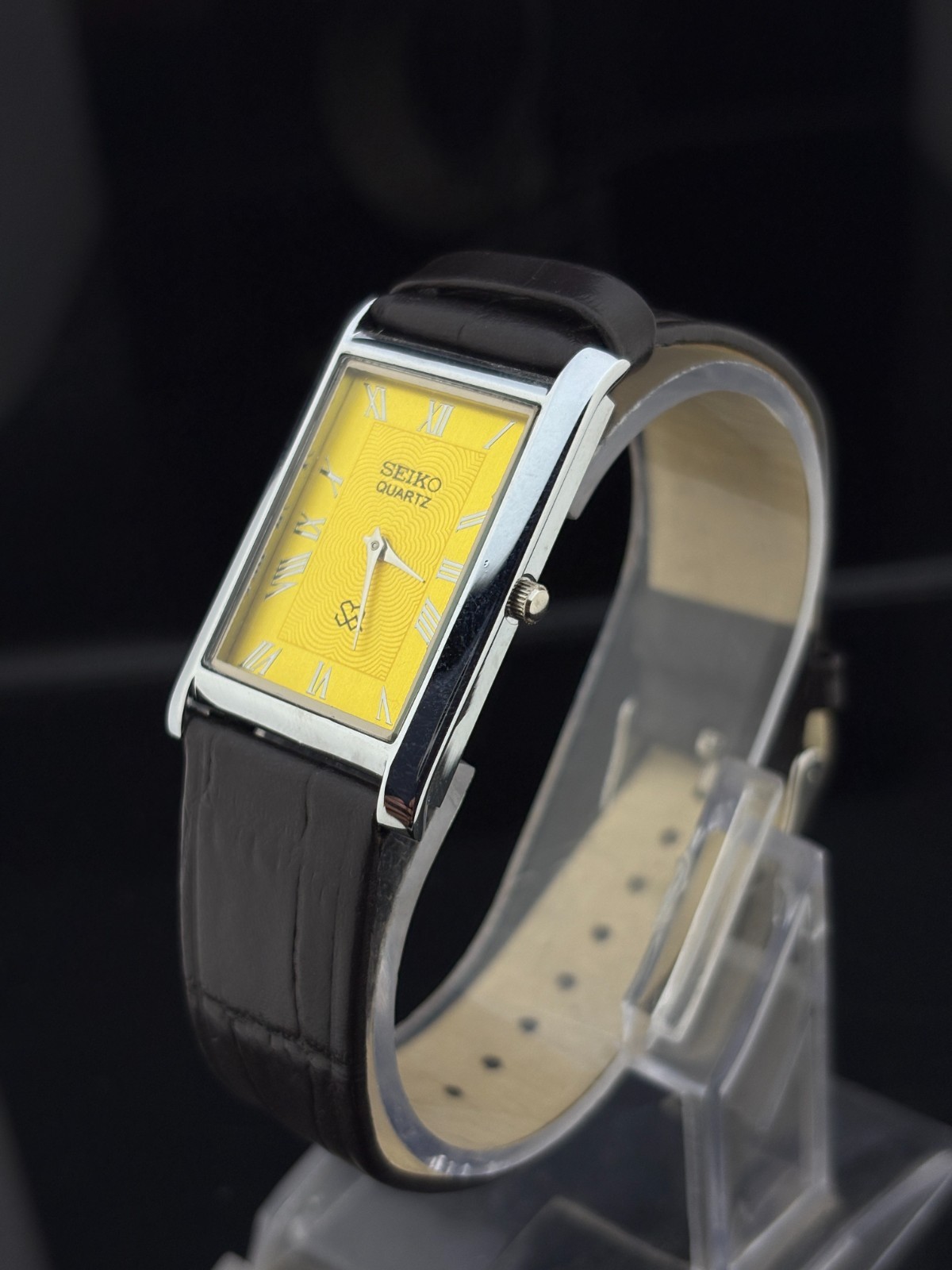 Vintage Seiko Quartz Vintage Tone Tank Style Yellow Dial Dress Watch Japan