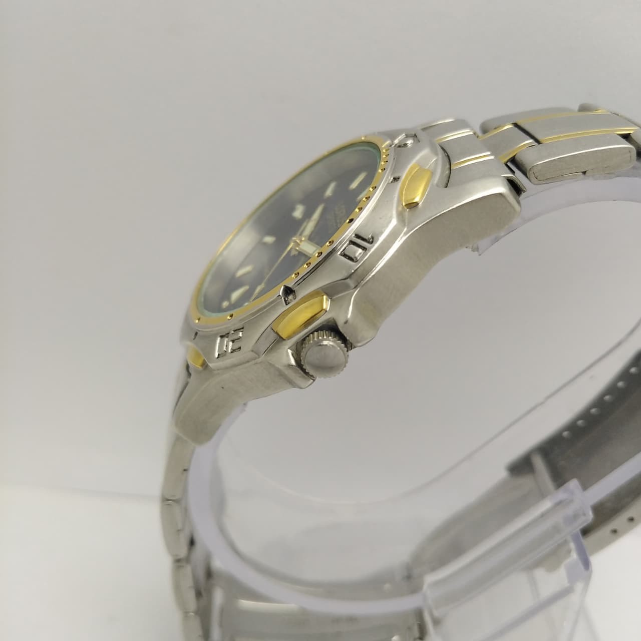 Seiko Lorus Sports Quartz VX32-X227 Blue Sunburst Dial Vintage Diver Watch