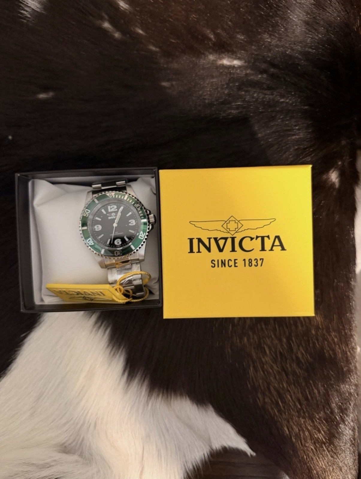 NEW Invicta Men’s 49338 Quartz Watch – Green Bezel – Box and Warranty