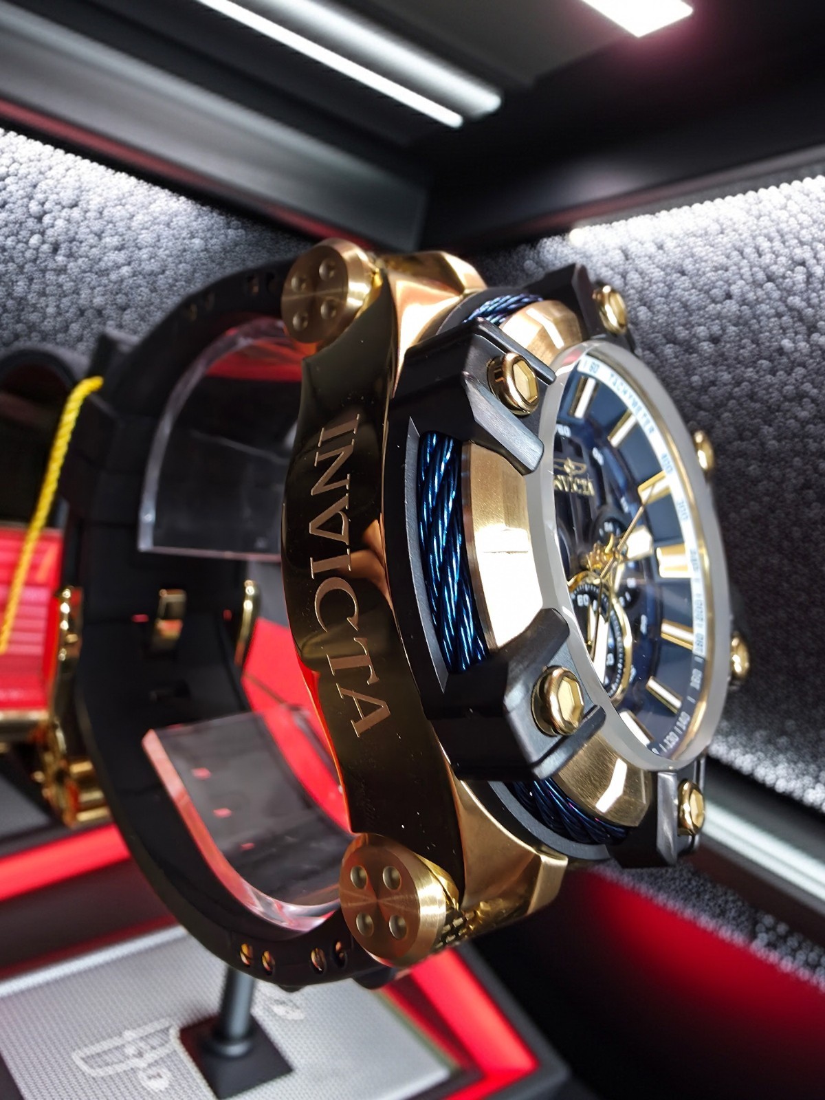 🔥🔥 NEW!! Invicta Bolt Surge Men’s Watch – 52mm Gold / Black / Blue 39187