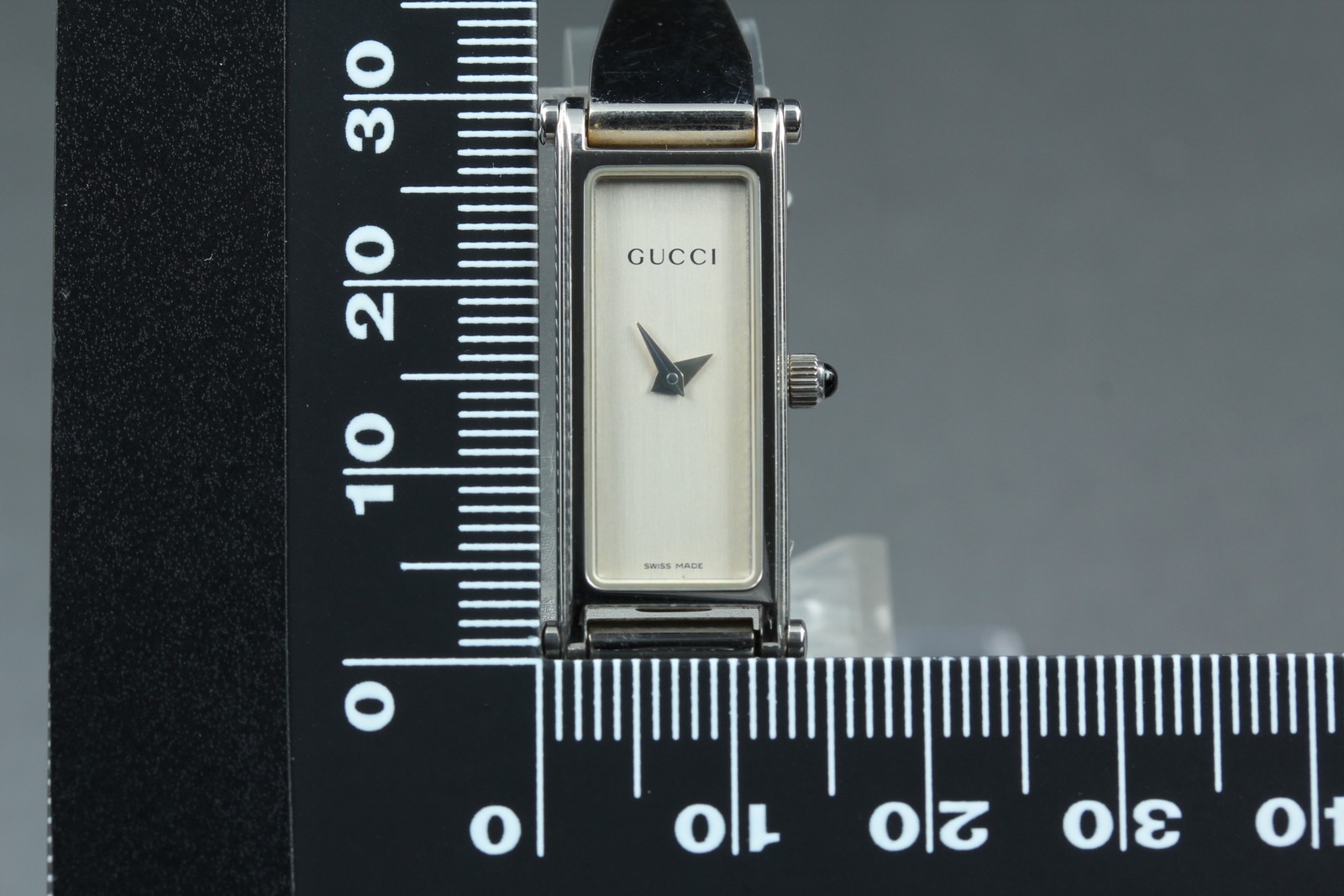 [Near MINT] Vintage GUCCI 1500L 12mm Silver Dial Quartz Women′s Watch From JAPAN