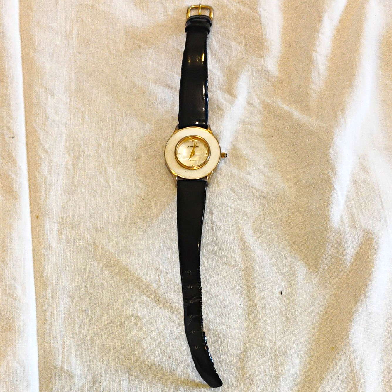 La Marque Women’s Quartz Analog Watch White Dial Black Leather Strap Round