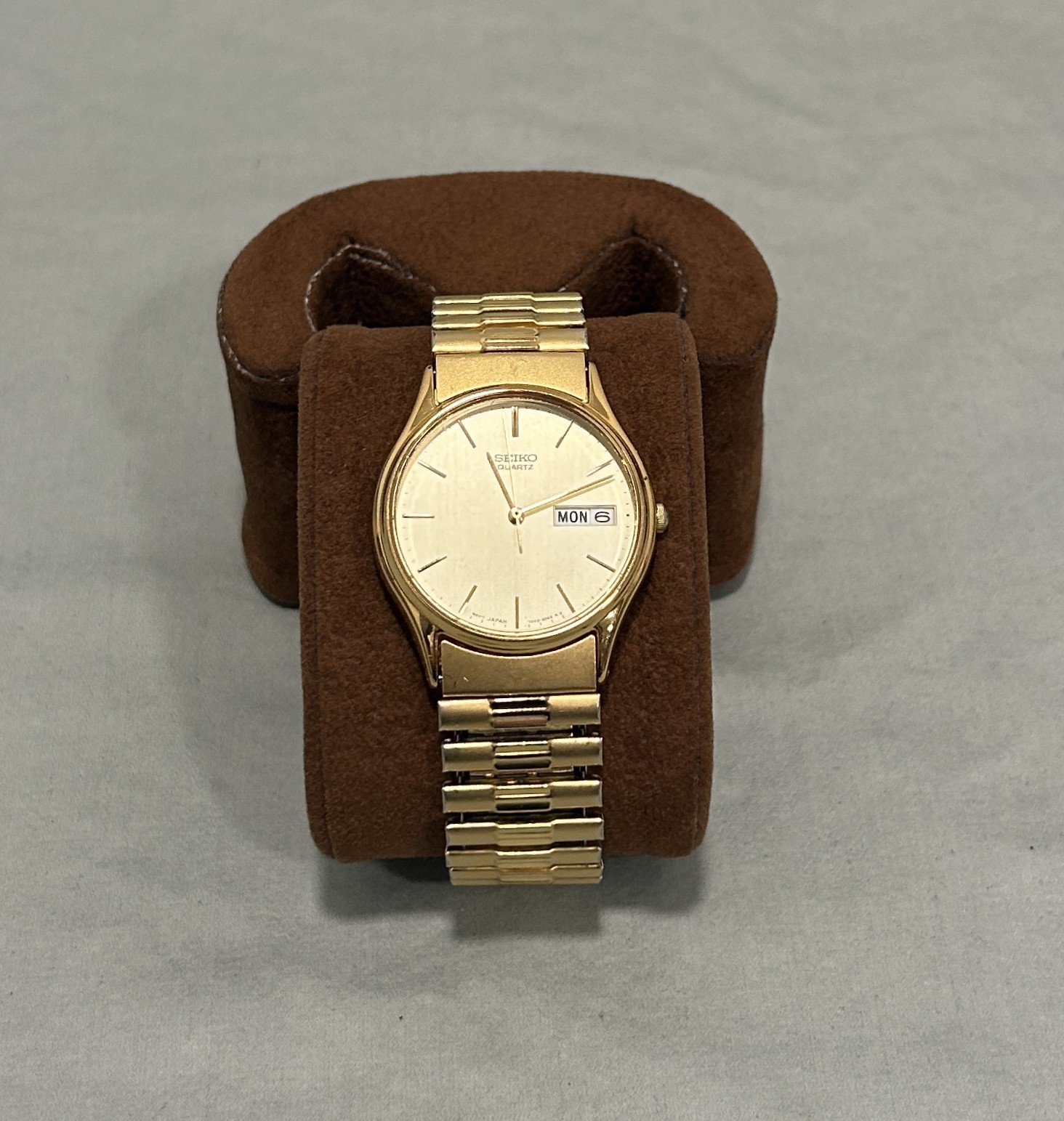 Vintage Seiko 7N43-8A89 Quartz Watch Champagne Dial Day Date Gold Tone Runs