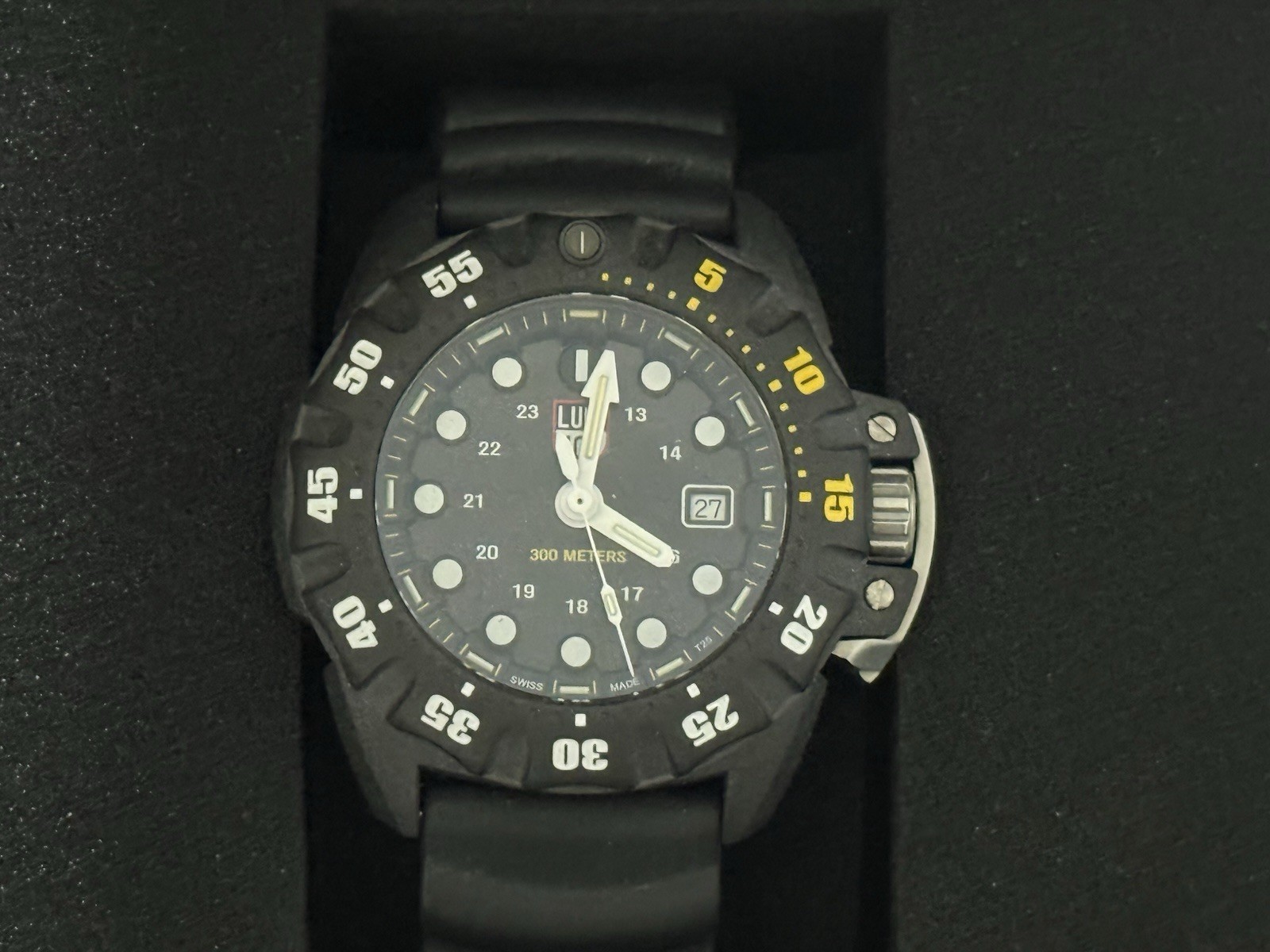 Luminox Deep Dive XS1555 Men’s Diver Watch 300m Quartz 46mm Black Rubber Box