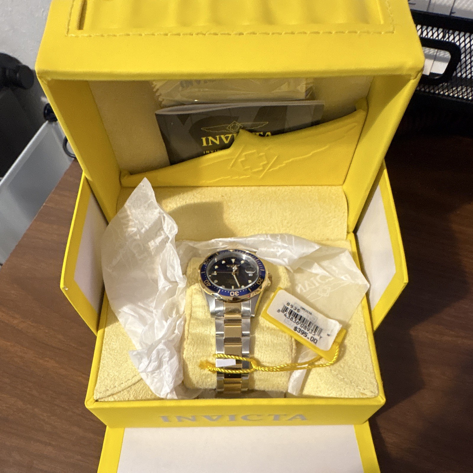 Invicta Pro Diver Men’s Blue Dial Two-Tone Bracelet Quartz Date Box Manual
