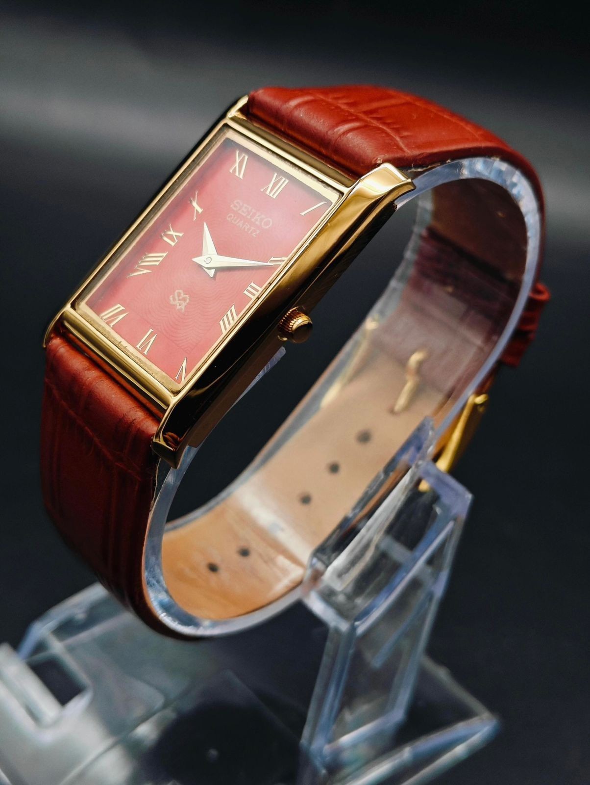 Vintage Seiko Vintage Quartz Watch Red Dial Men’s Slim Classic Wristwatch F/S