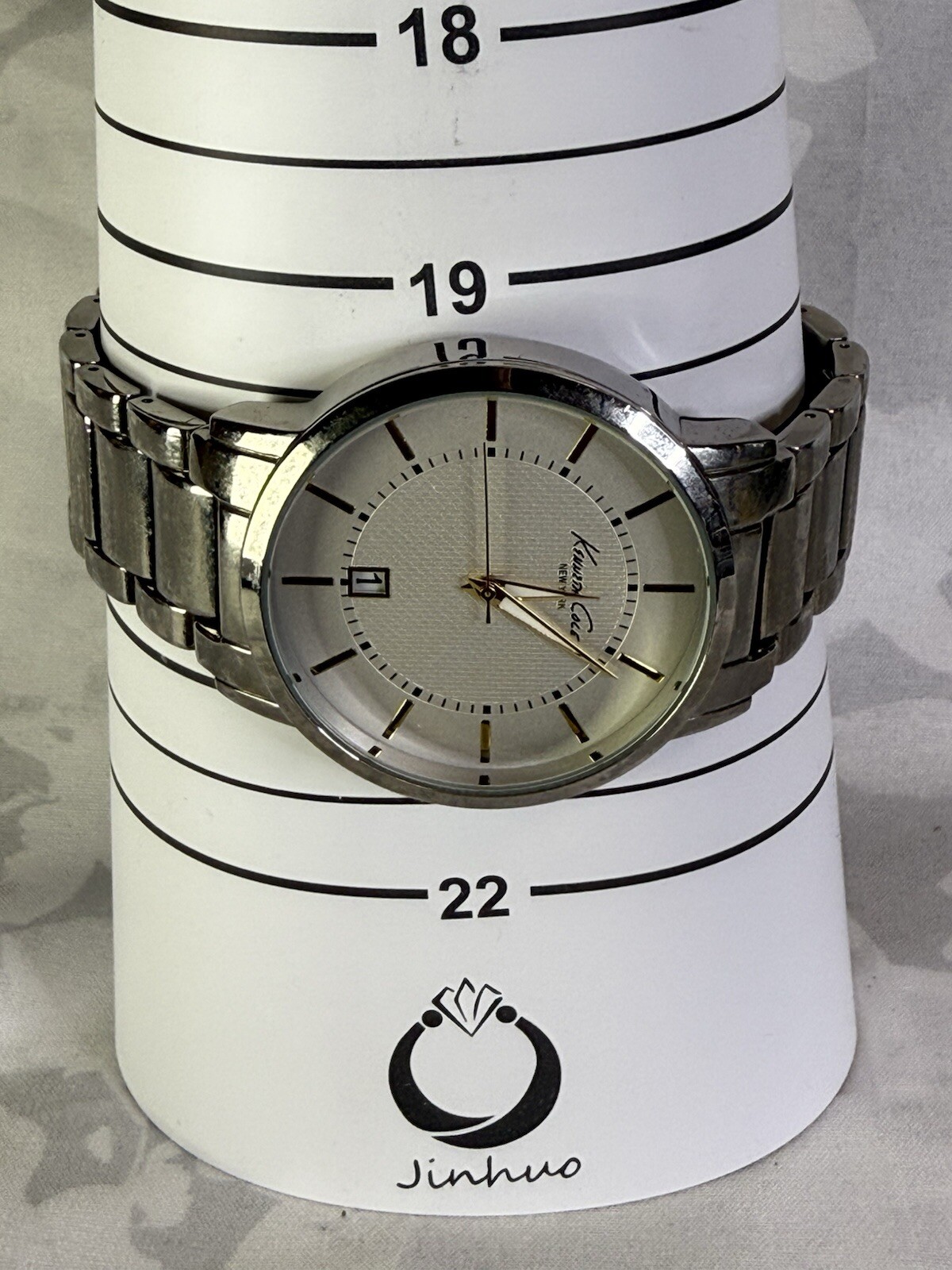 Beautiful Kenneth Cole White Dial Date 44mm Men’s Watch New Battery Works Great