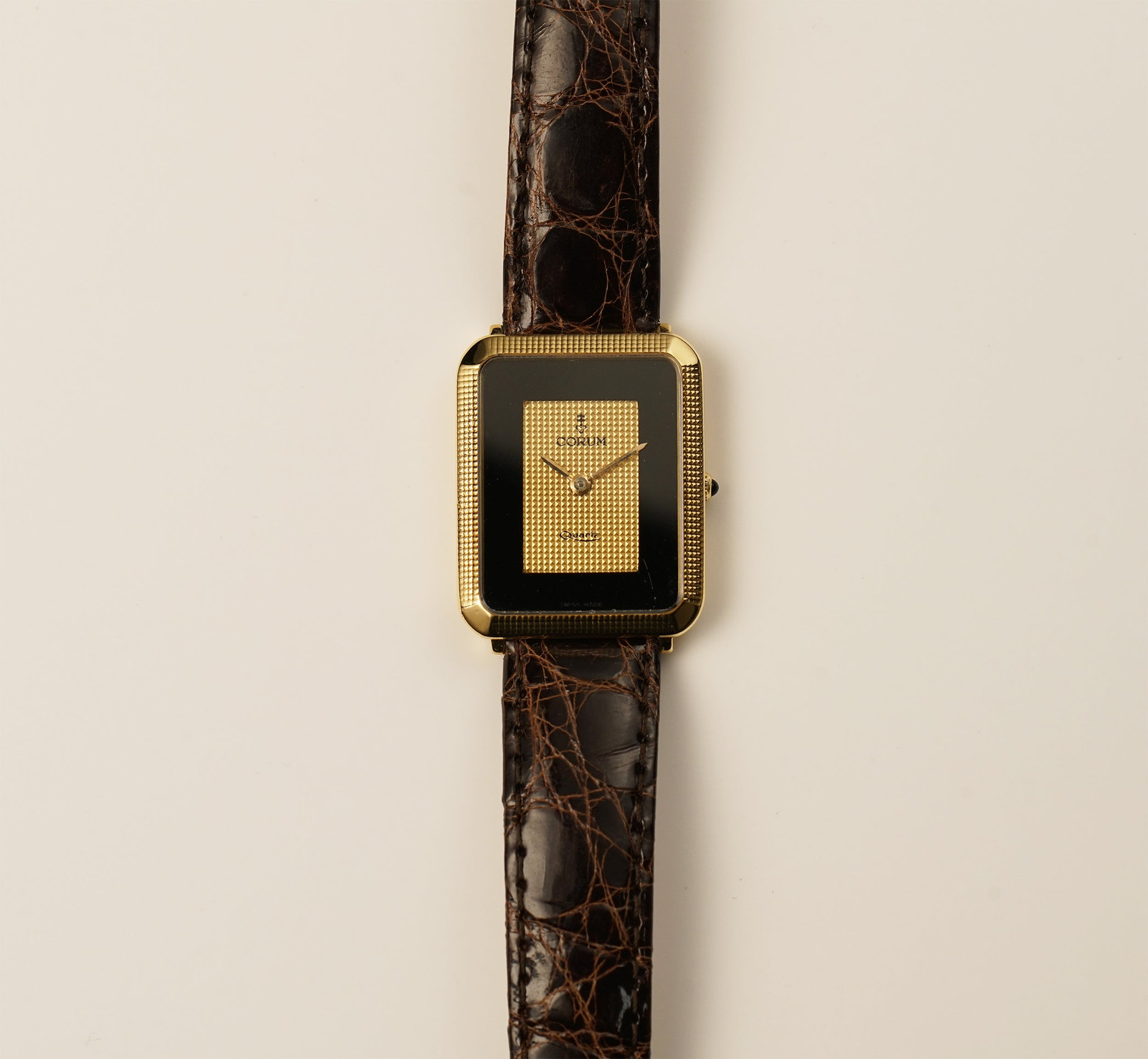 Corum 26mm Vintage Dress 18k Yellow Gold Hobnail Dial