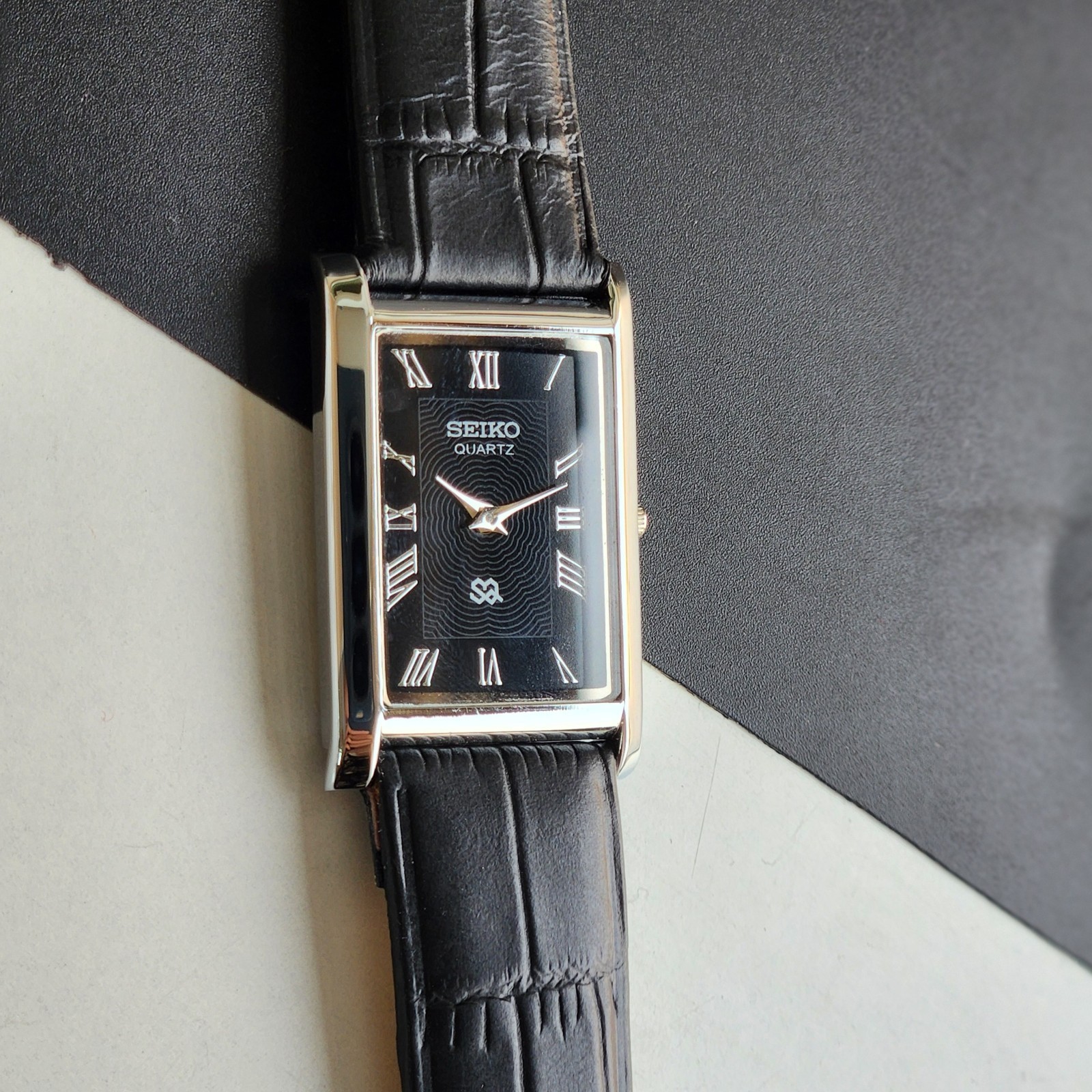 Vintage Seiko Slim Tank Quartz Men Black Dial Dress Watch-Free Shipping
