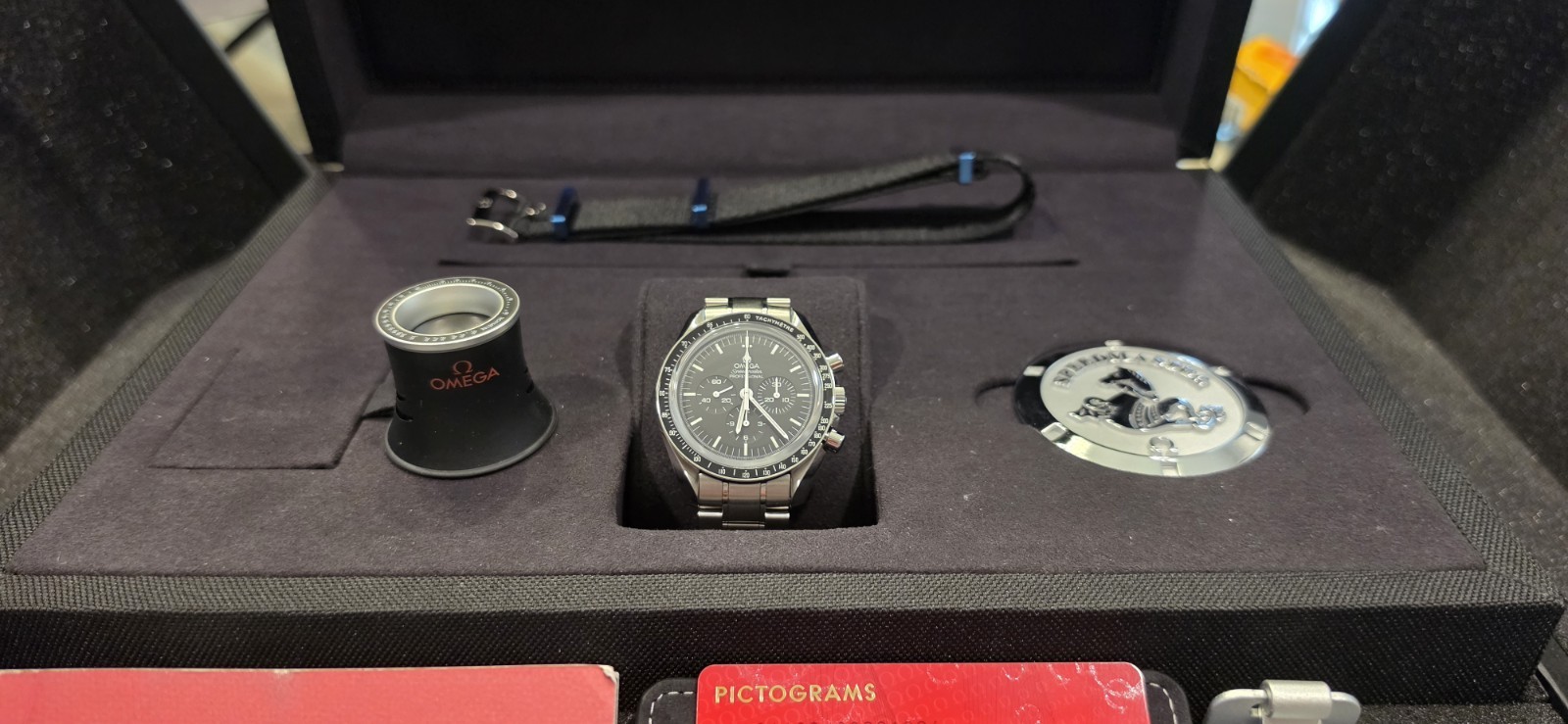 OMEGA Speedmaster Professional 42mm Chronograph, Cal. 1863, Collector Box Papers