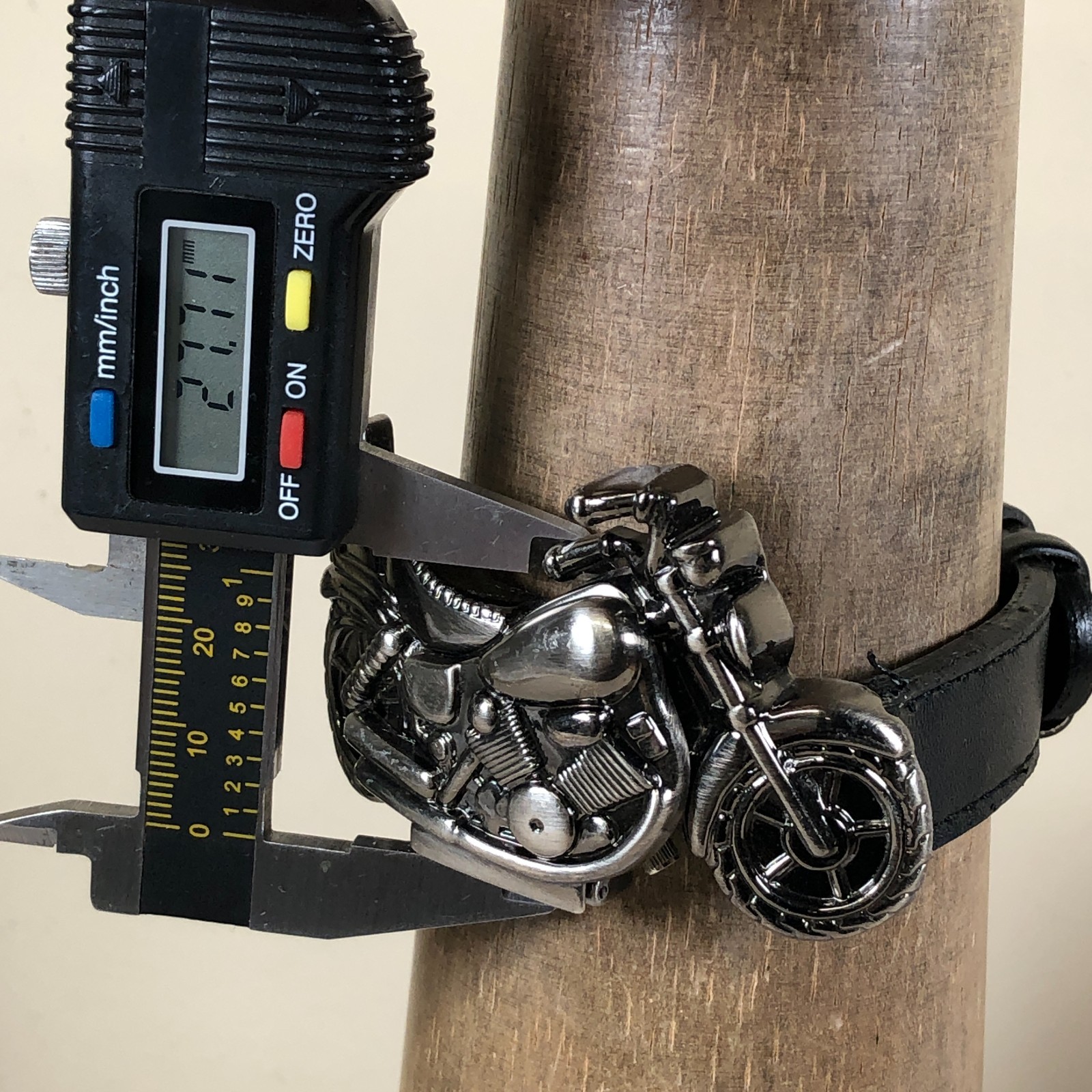 Vintage Da Vanci Men Dress Leather Motorcycle Quartz Analog 28mm Watch 7 1/4″