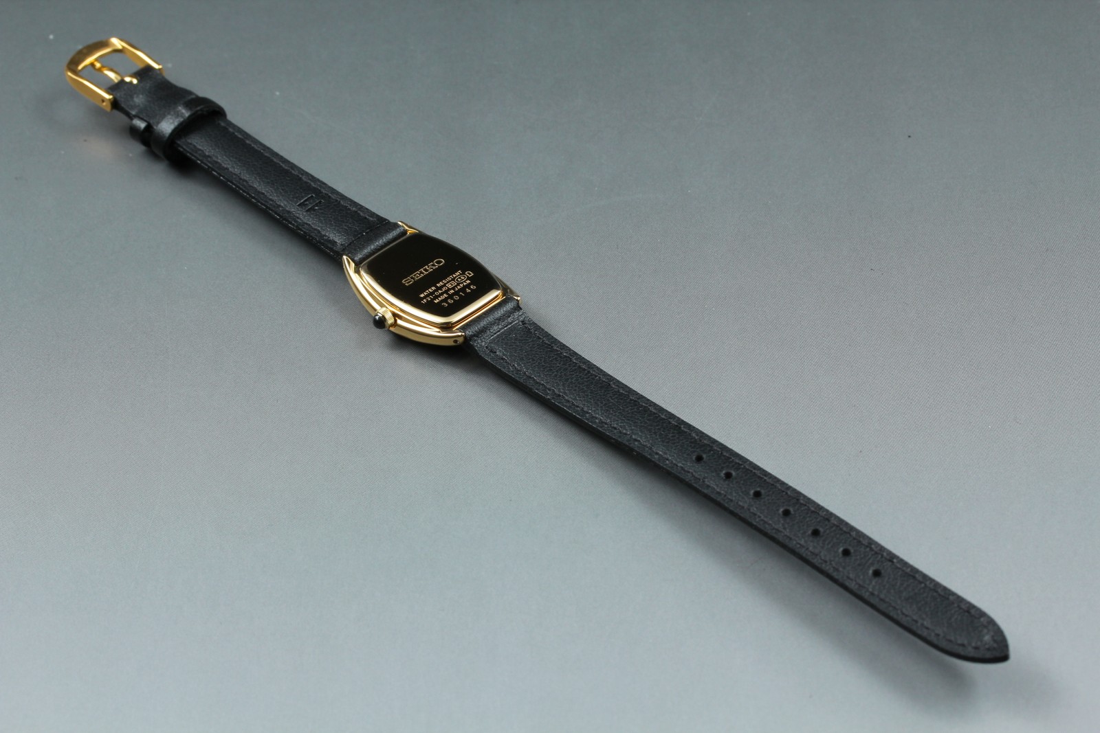 Vintage 2004 Seiko Exceline 1F21-0AJ0 Gold Tonneau Ladies Watch From JAPAN