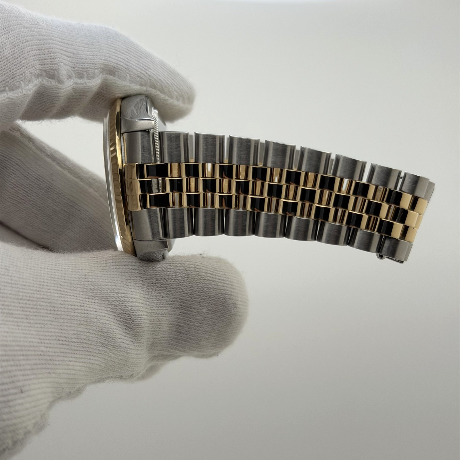 Rolex Datejust 16233 36mm White Diamond Dial 18k Yellow Gold Stainless Steel
