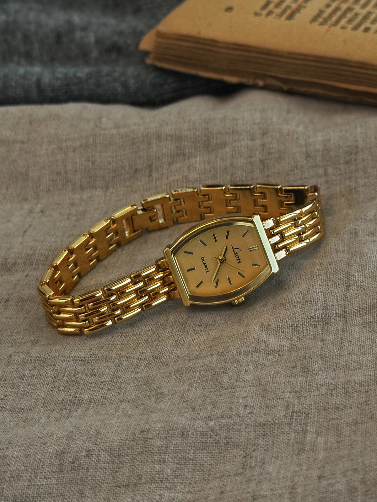 French Retro Gold Small Dial Women’s Watch Elegant Waterproof