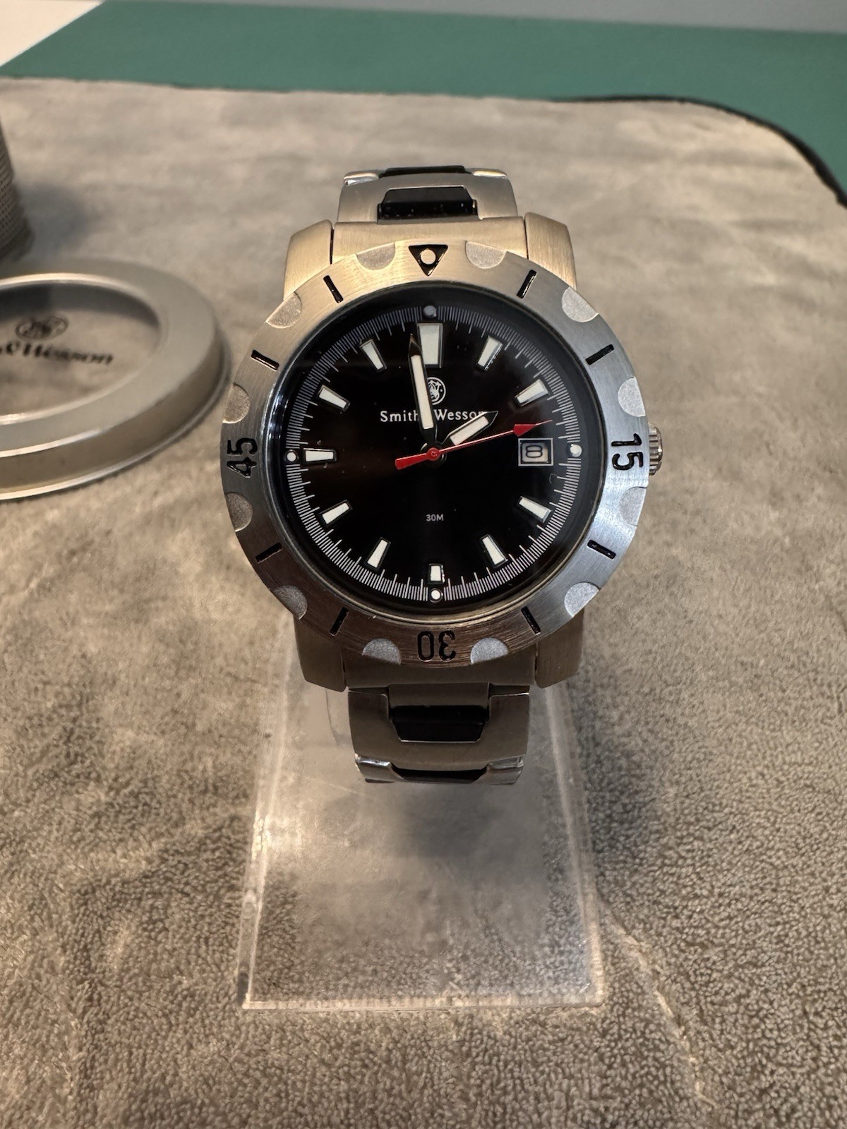 Smith & Wesson Men’s Quartz Watch Black Dial Date 30m SS Bracelet 12-Hour Bezel