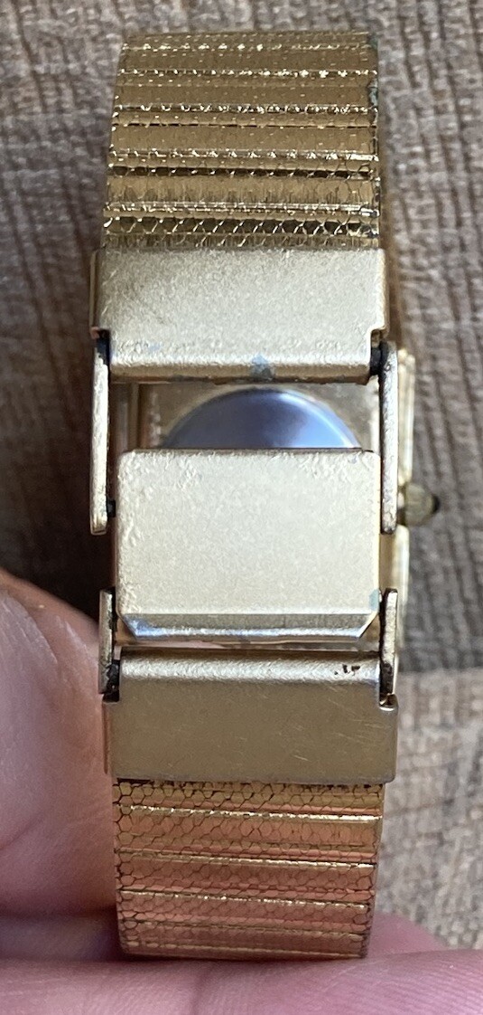 NOT WORKING Vintage Benrus Citation Tank Men’s Quartz Watch Gold Case Japan