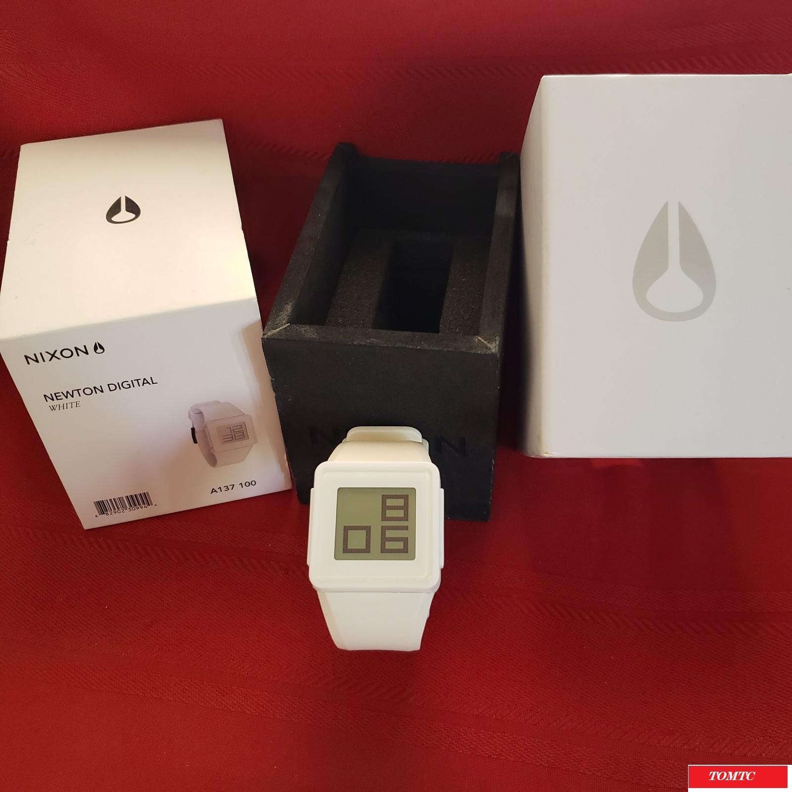 Nixon “The Newton Digital” (White) 30M China Movement w/ Case[11l]