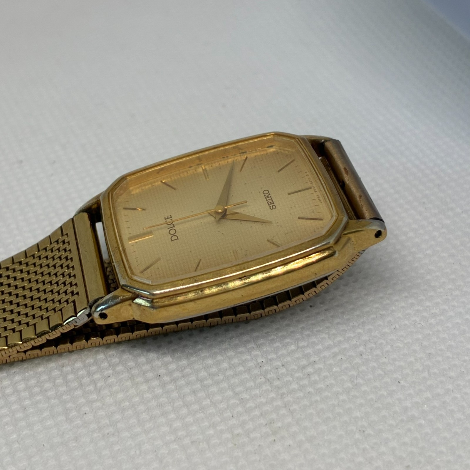 Seiko Dolce 8N41-5120 Men Watch Gold Tone Linen Dial Tank Square Mesh Band