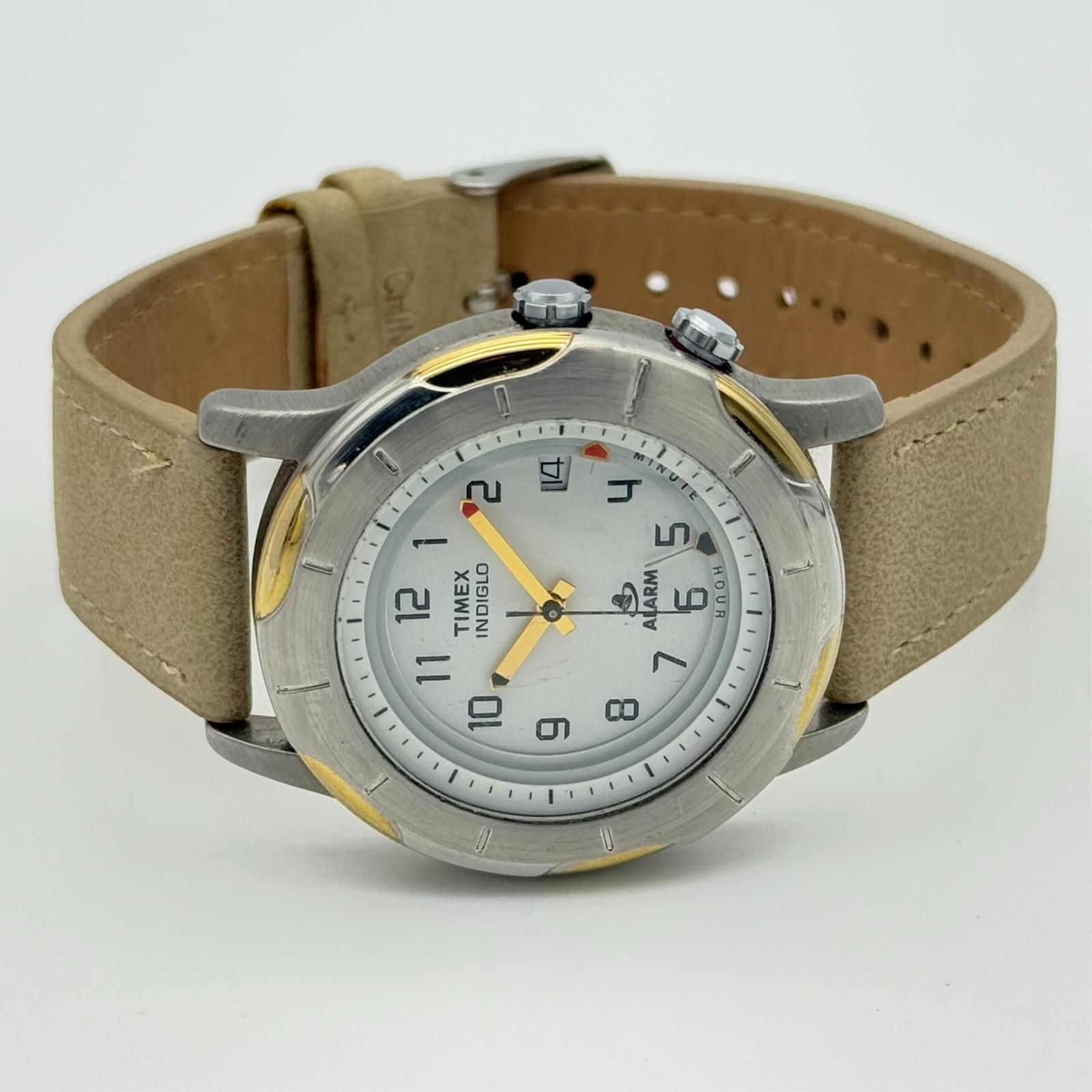 Vintage 2000 Men’s TIMEX Silver Tone Indiglo Analog Alarm 39mm Watch, Sand Strap