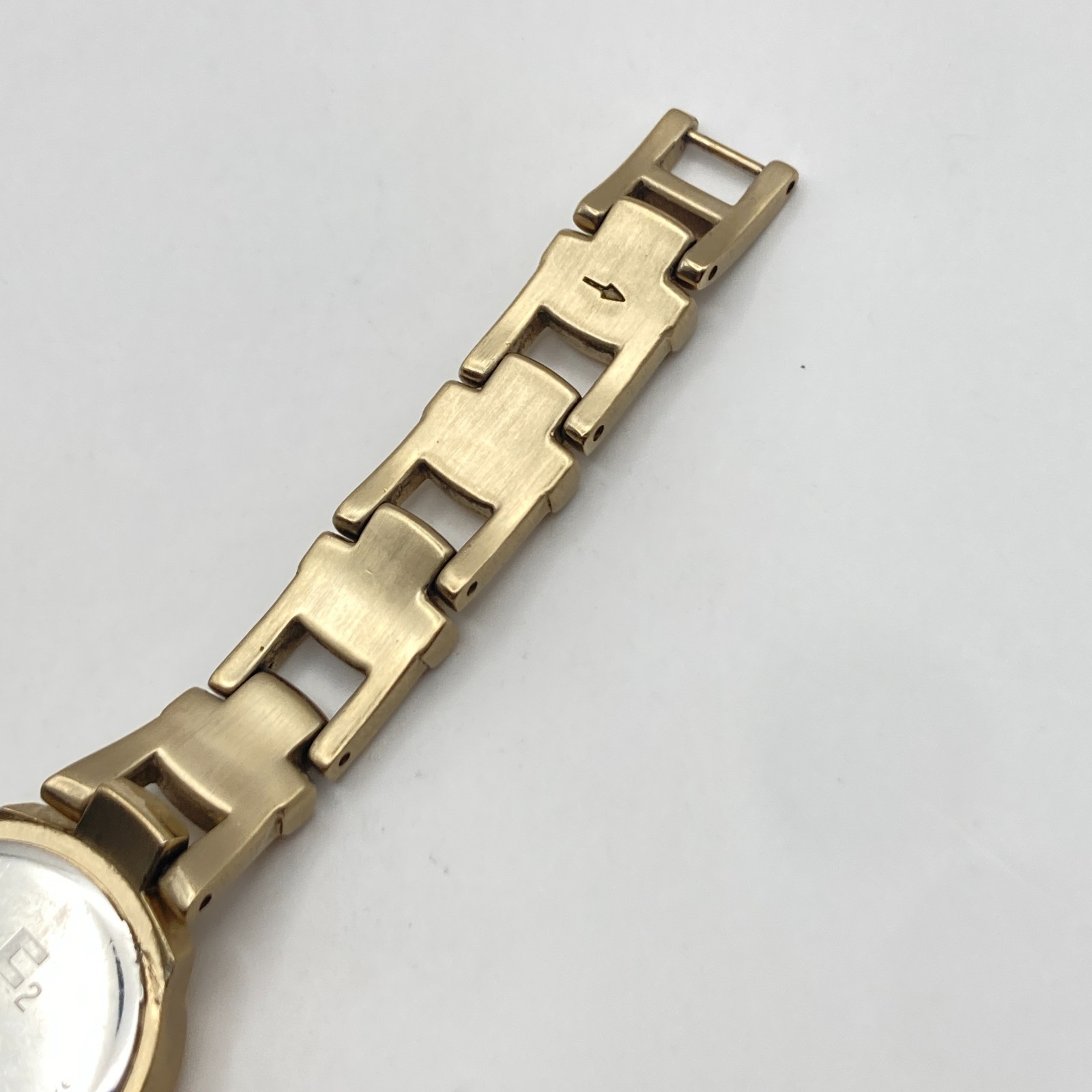 Fossil F2 Women’s Watch 23mm Gold Tone Date Round WR 30M New Battery TINY 5.5″