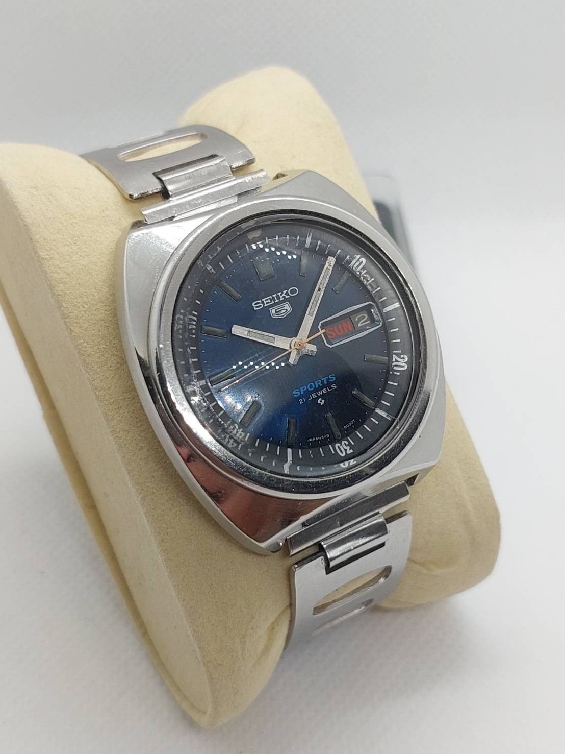Vintage Seiko 5 Sports 6119 Automatic Blue Dial – Inner Bezel Non-Rotating.