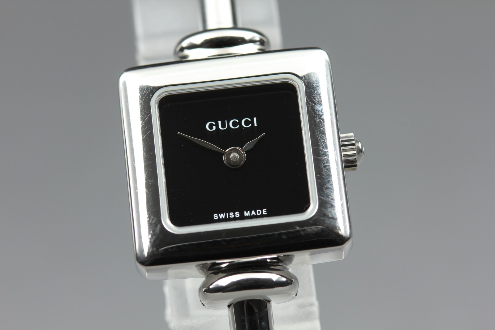 [Near MINT] Vintage Gucci 1900L 20mm Black Silver Bangle Quartz Women’s Watch